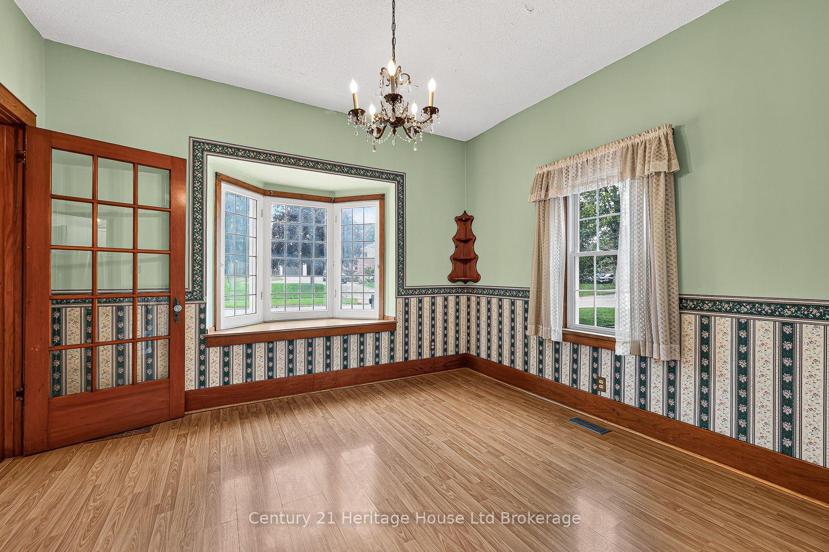 Photo 11 of 143 Charles Street E, Ingersoll, Ingersoll - South — HOMEH