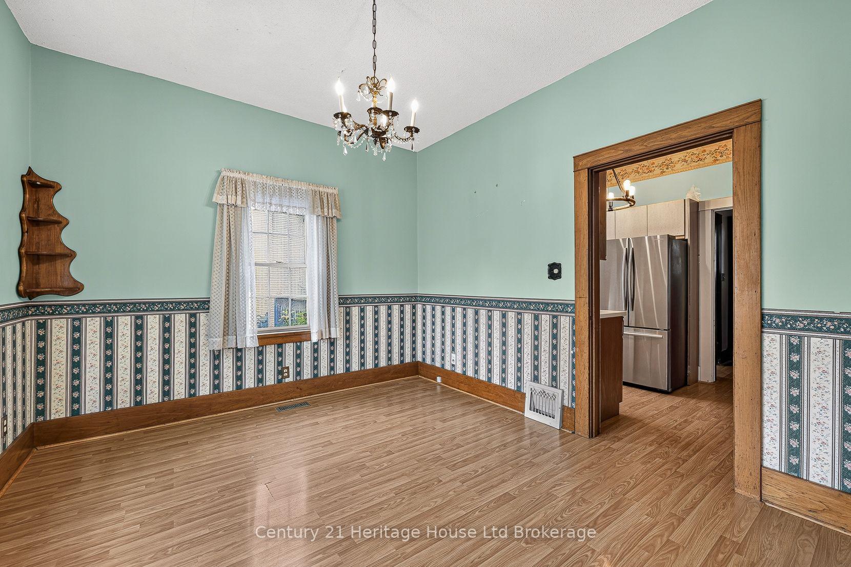 Photo 12 of 143 Charles Street E, Ingersoll, Ingersoll - South — HOMEH