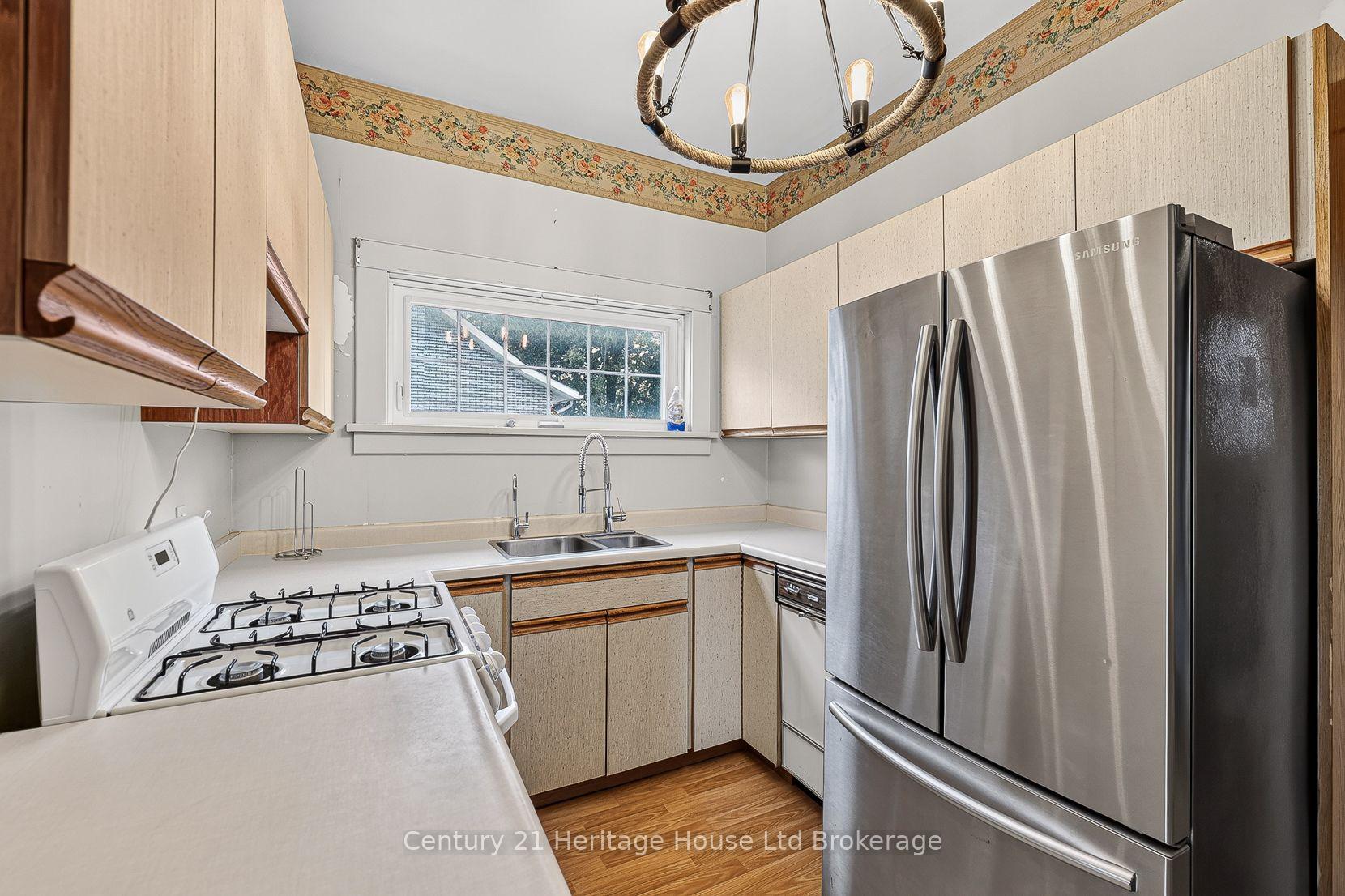 Photo 13 of 143 Charles Street E, Ingersoll, Ingersoll - South — HOMEH