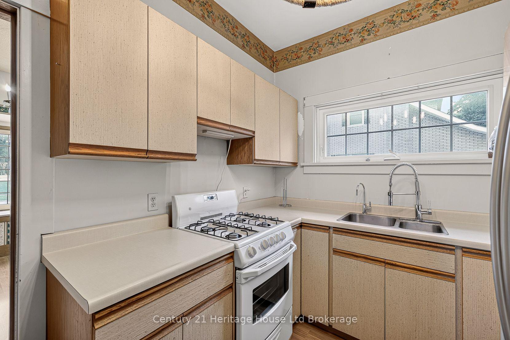 Photo 14 of 143 Charles Street E, Ingersoll, Ingersoll - South — HOMEH