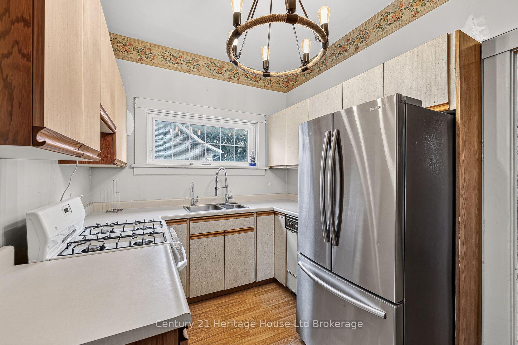 Photo 15 of 143 Charles Street E, Ingersoll, Ingersoll - South — HOMEH