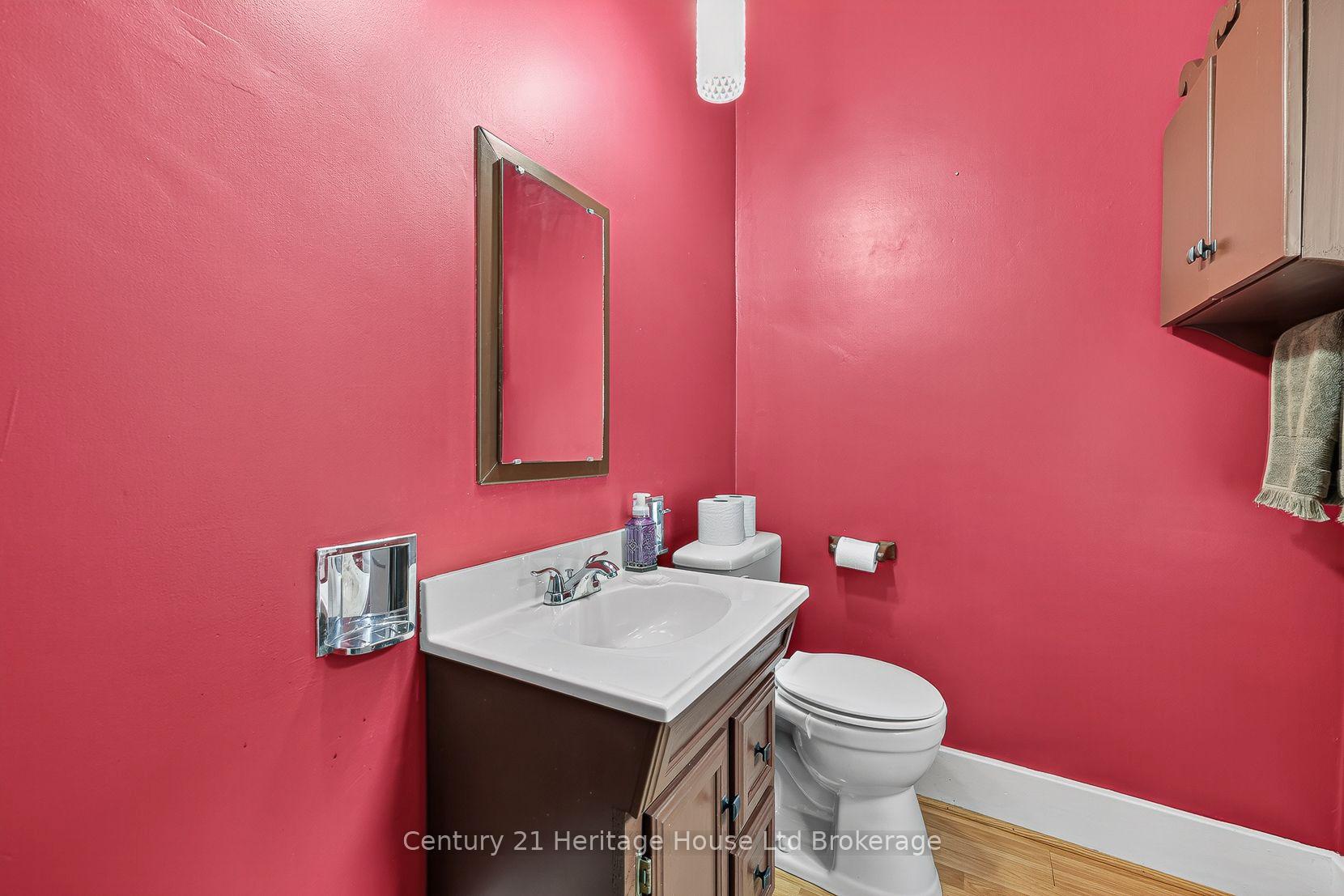 Photo 16 of 143 Charles Street E, Ingersoll, Ingersoll - South — HOMEH