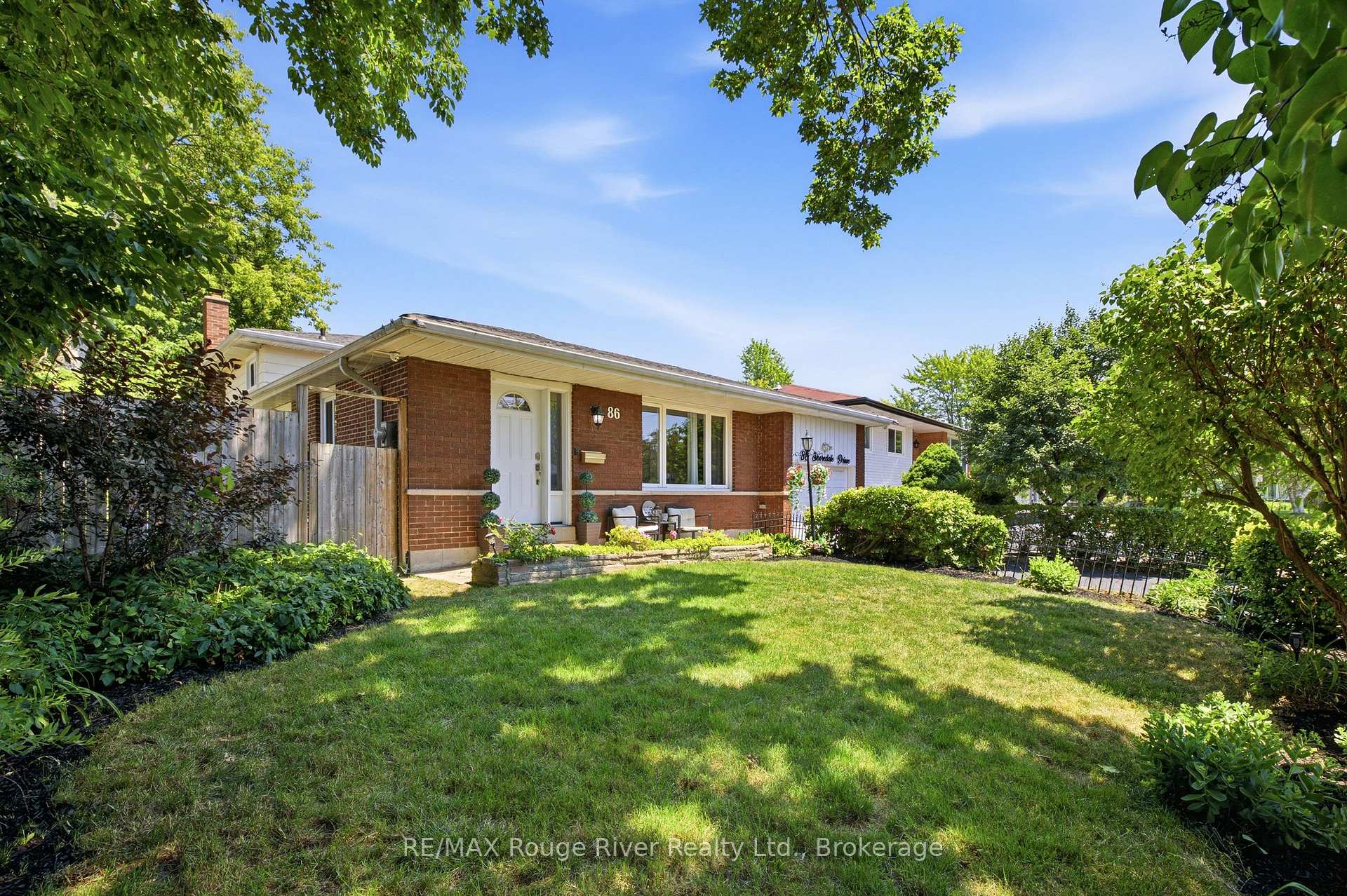 Photo 2 of 86 Shoredale Drive, Scarborough, Woburn — HOMEH