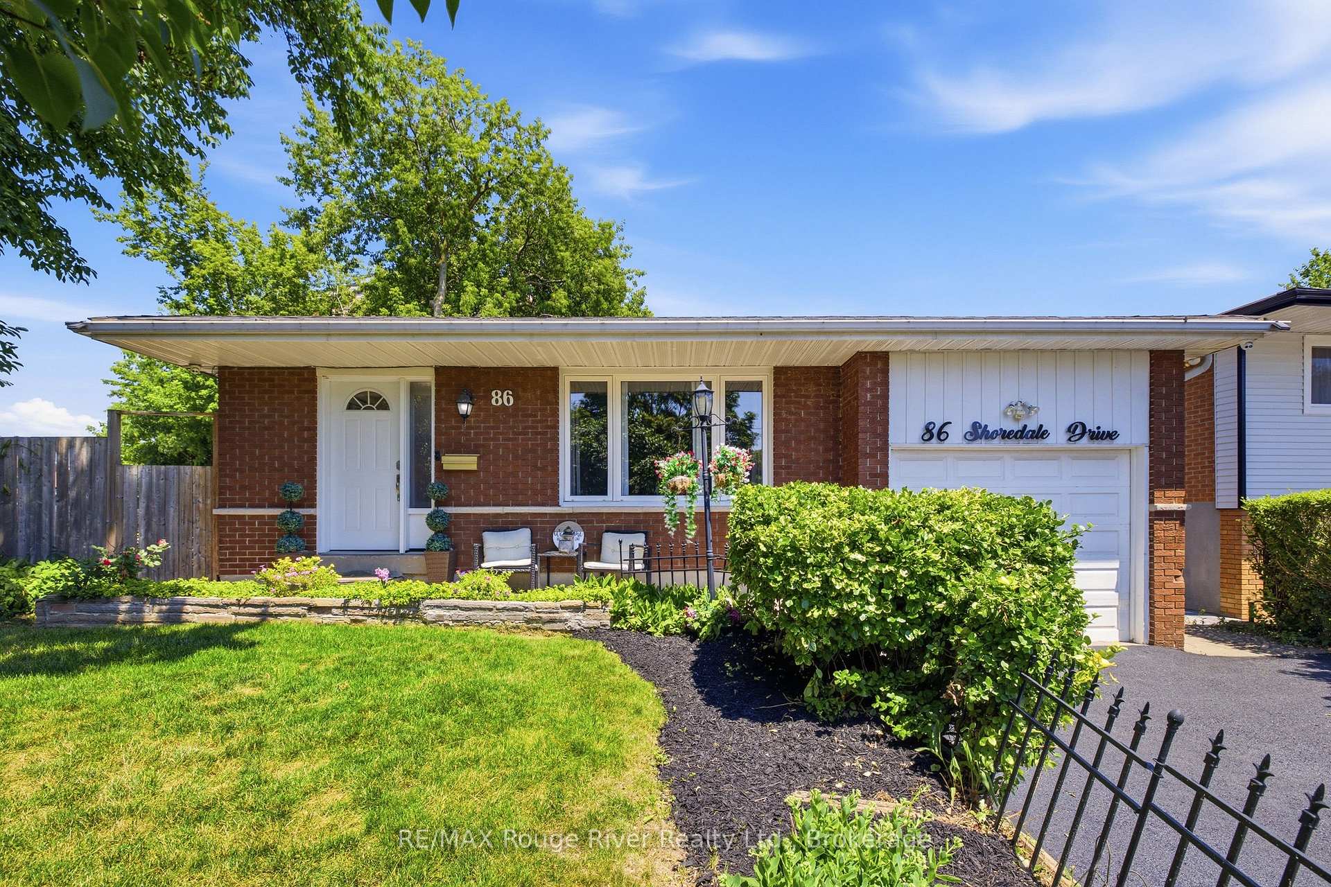 Photo 3 of 86 Shoredale Drive, Scarborough, Woburn — HOMEH