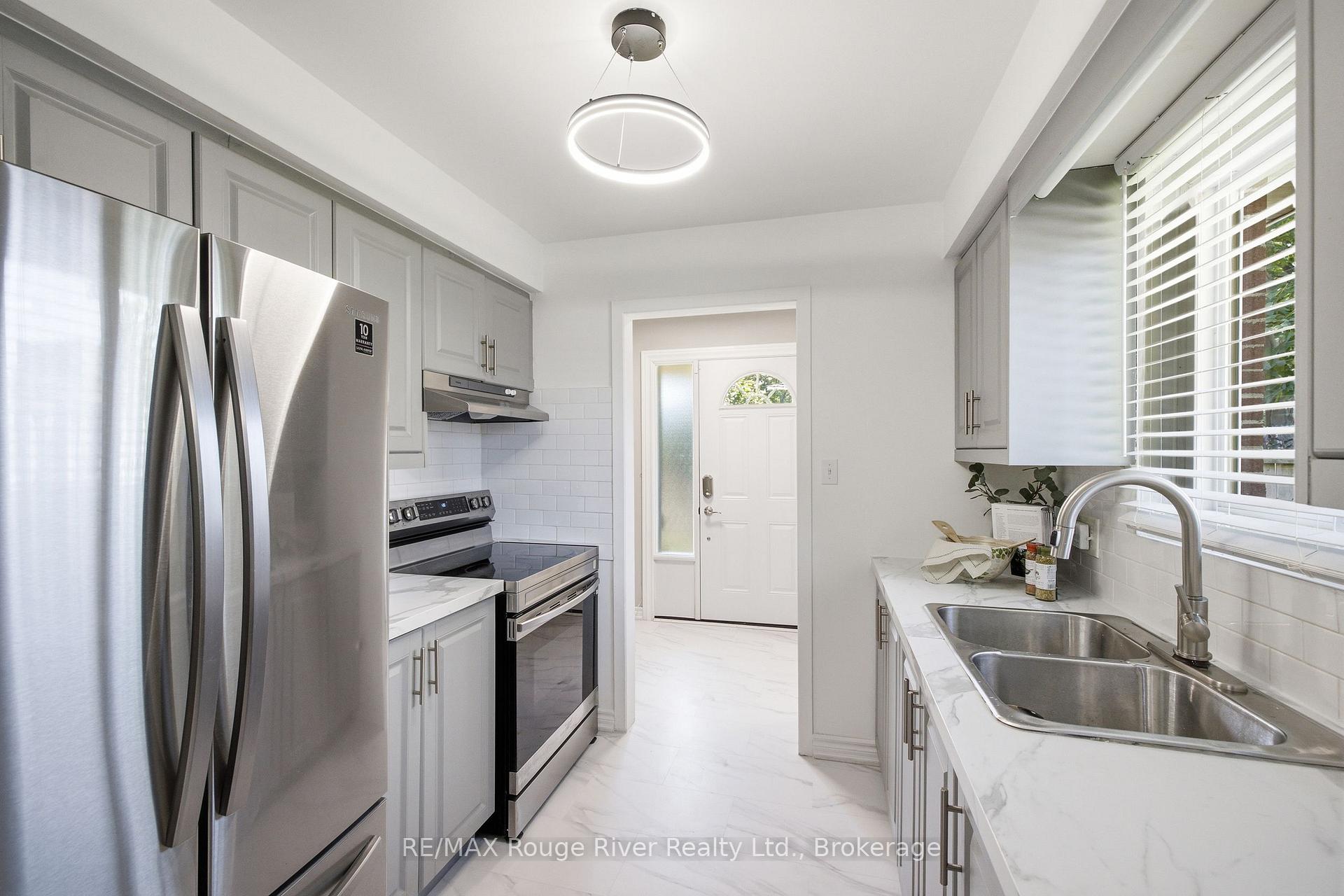 Photo 6 of 86 Shoredale Drive, Scarborough, Woburn — HOMEH