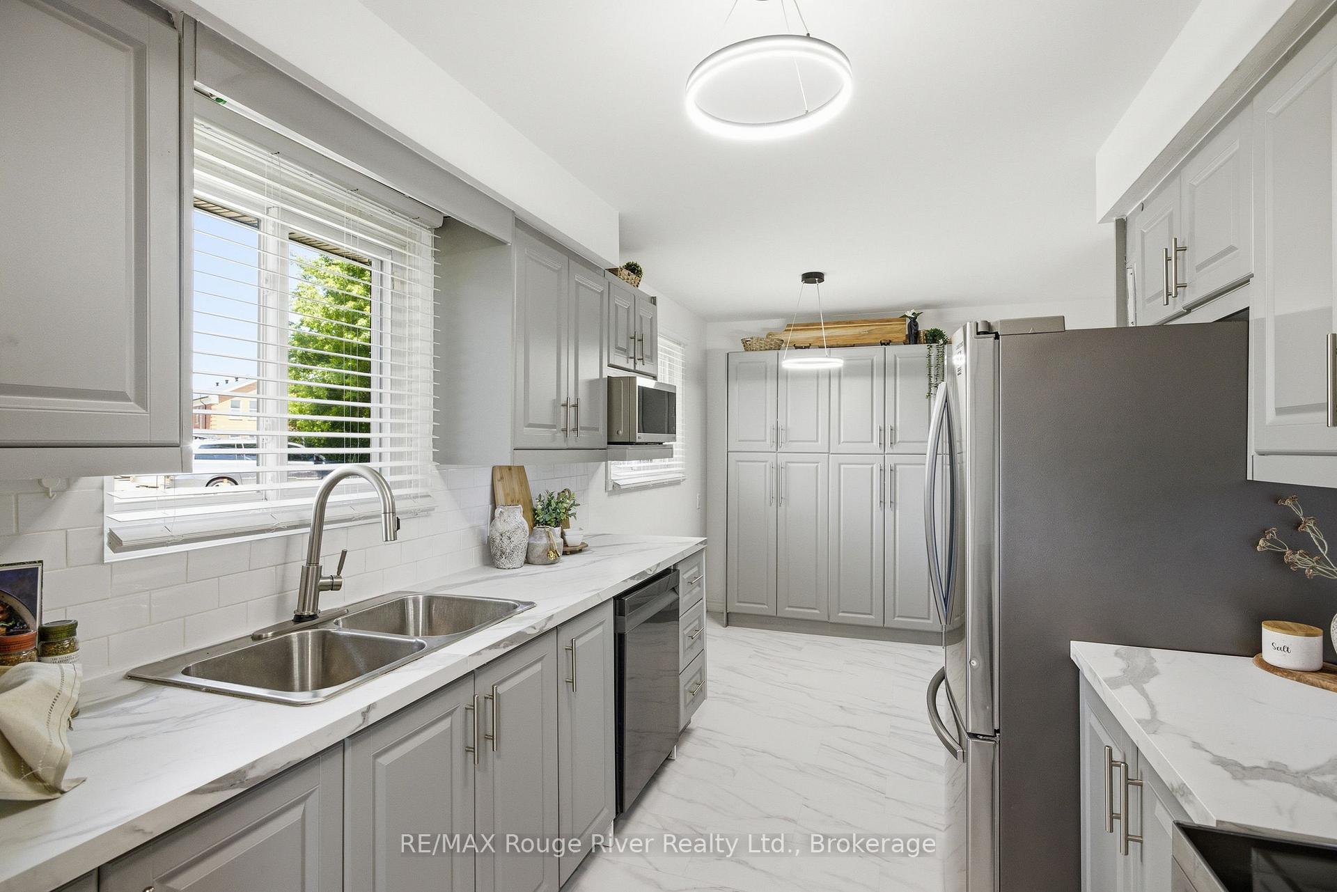 Photo 7 of 86 Shoredale Drive, Scarborough, Woburn — HOMEH