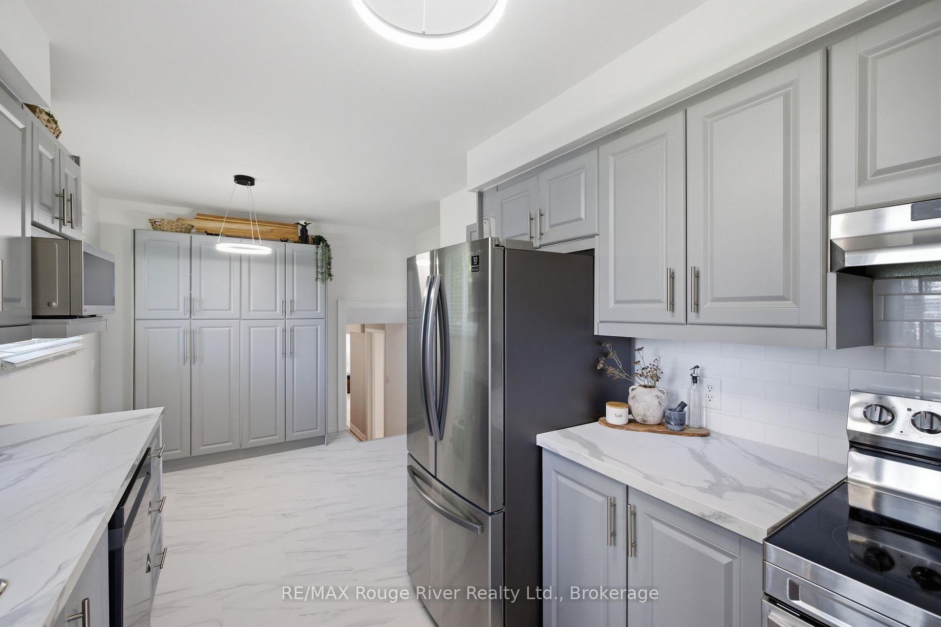 Photo 8 of 86 Shoredale Drive, Scarborough, Woburn — HOMEH