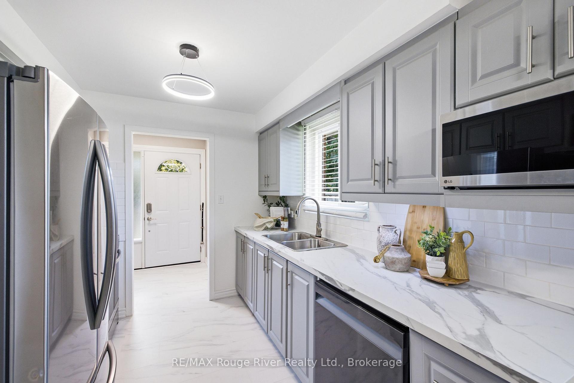 Photo 9 of 86 Shoredale Drive, Scarborough, Woburn — HOMEH