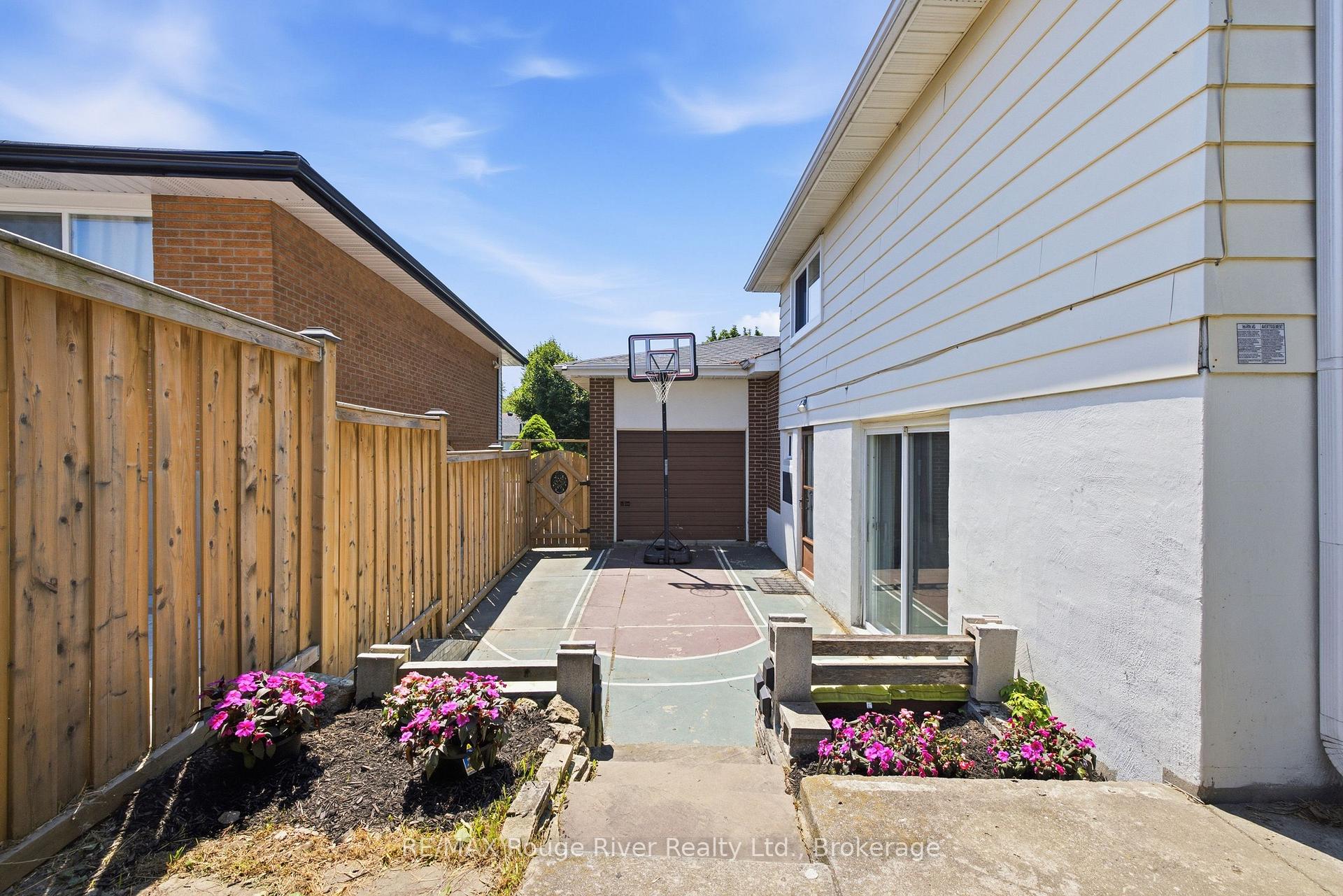 Photo 40 of 86 Shoredale Drive, Scarborough, Woburn — HOMEH