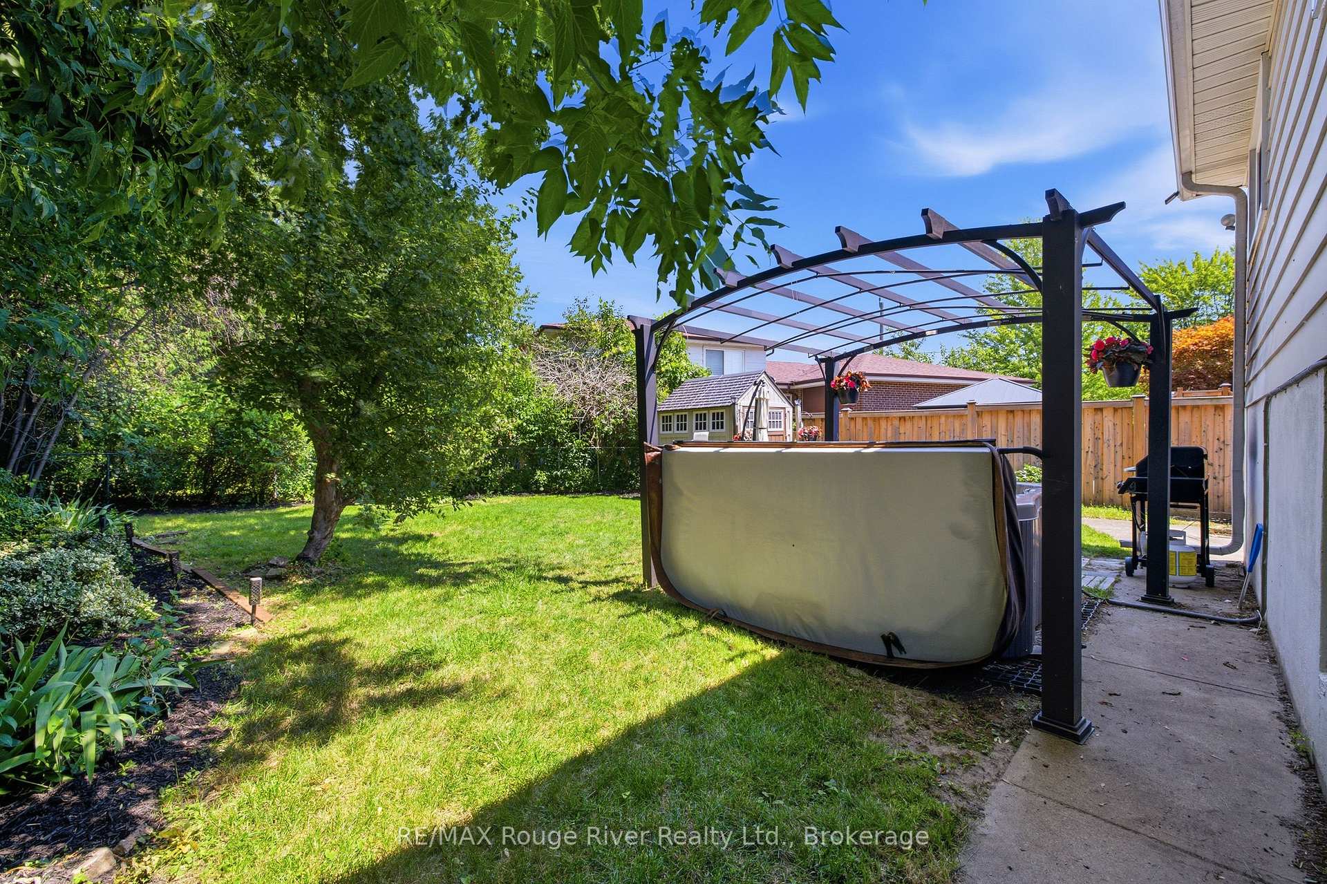 Photo 44 of 86 Shoredale Drive, Scarborough, Woburn — HOMEH