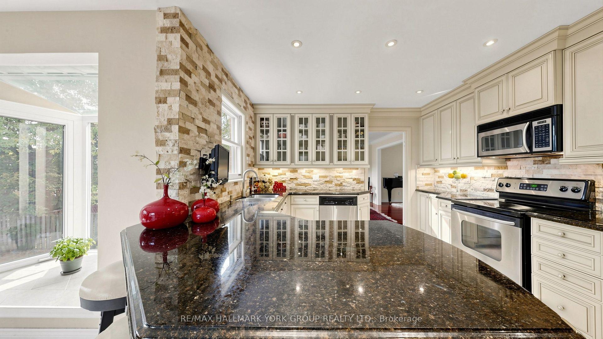 Photo 9 of 45 Pinnacle Road, North York, St. Andrew-Windfields — HOMEH