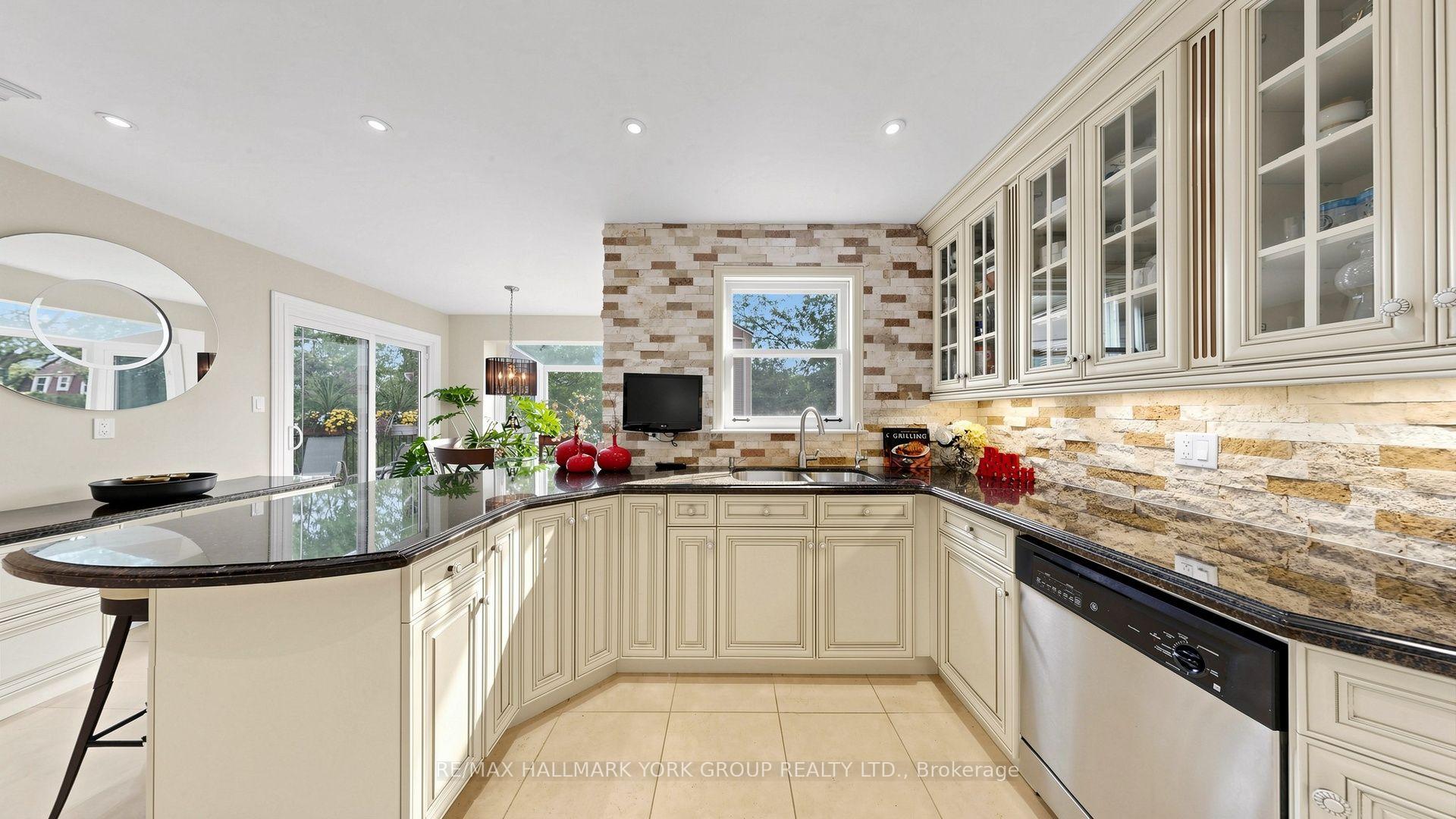 Photo 12 of 45 Pinnacle Road, North York, St. Andrew-Windfields — HOMEH