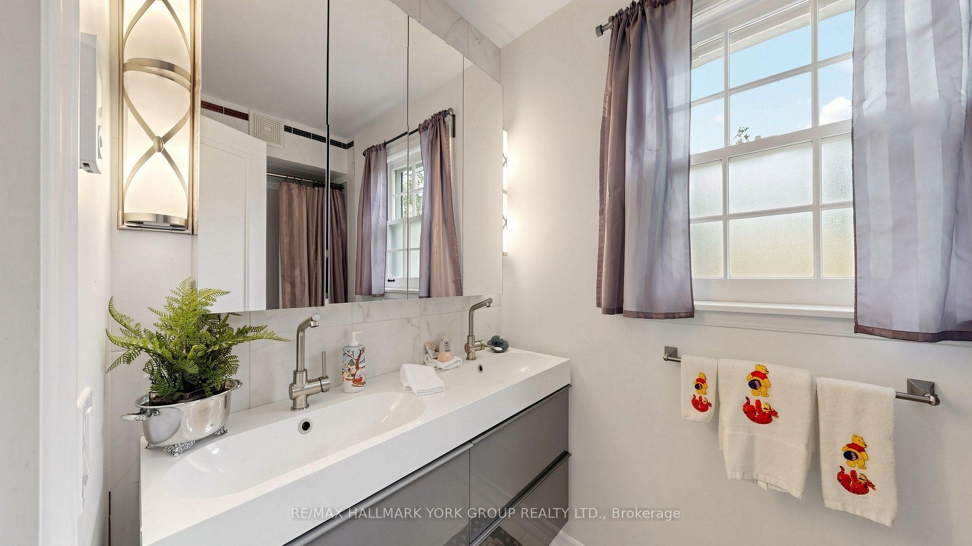Photo 26 of 45 Pinnacle Road, North York, St. Andrew-Windfields — HOMEH