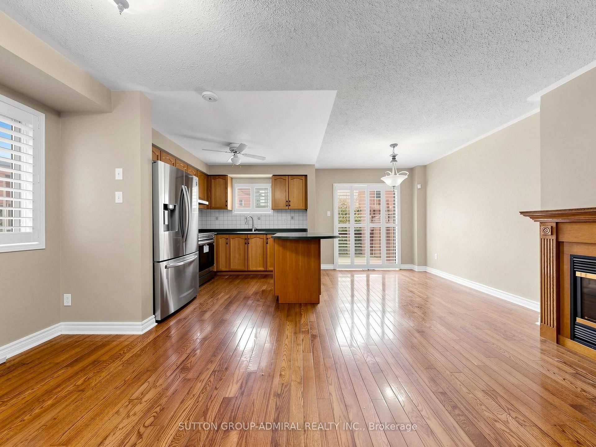 Photo 5 of 225 Kelso Crescent, Vaughan, Maple — HOMEH
