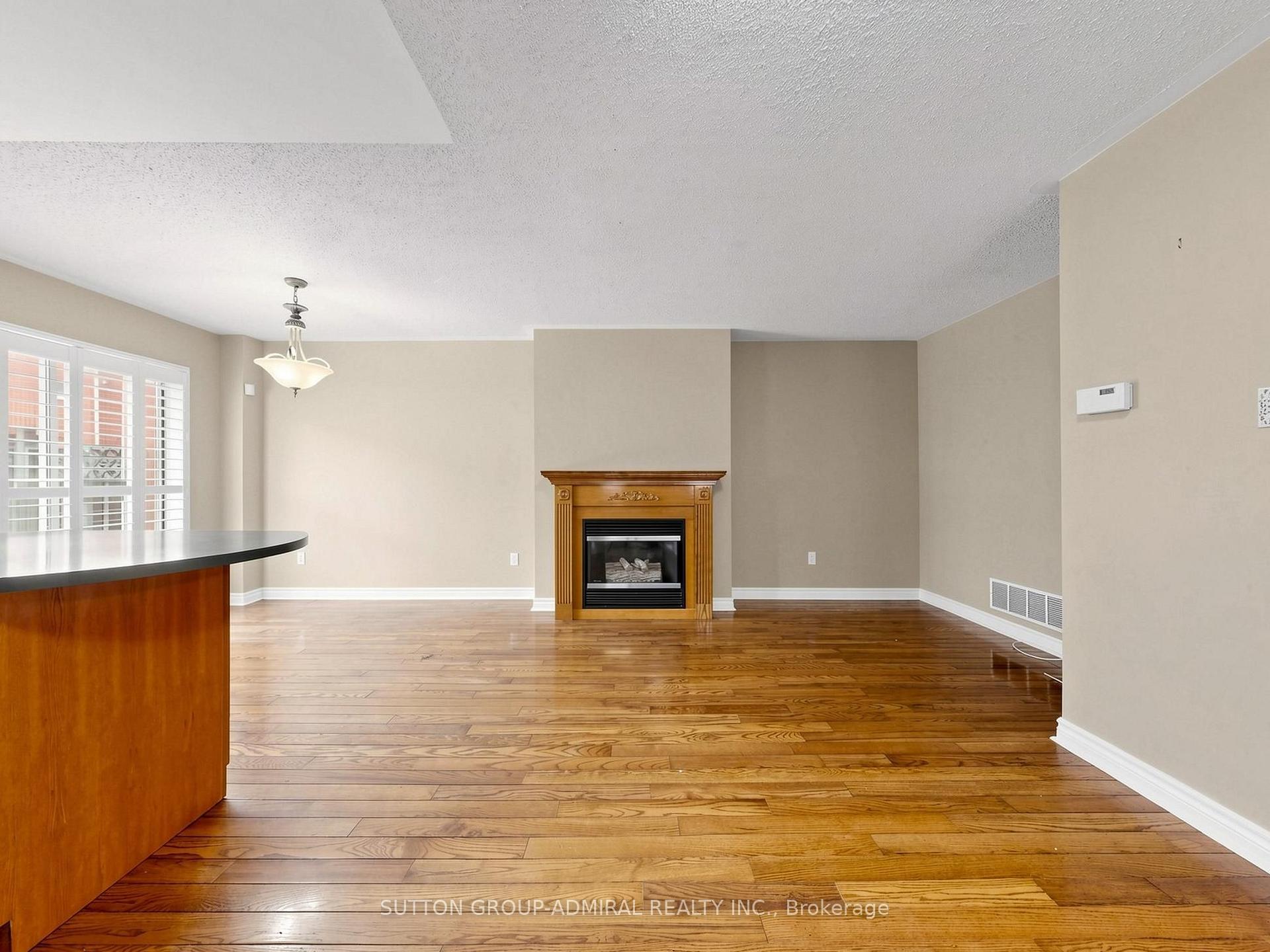Photo 8 of 225 Kelso Crescent, Vaughan, Maple — HOMEH