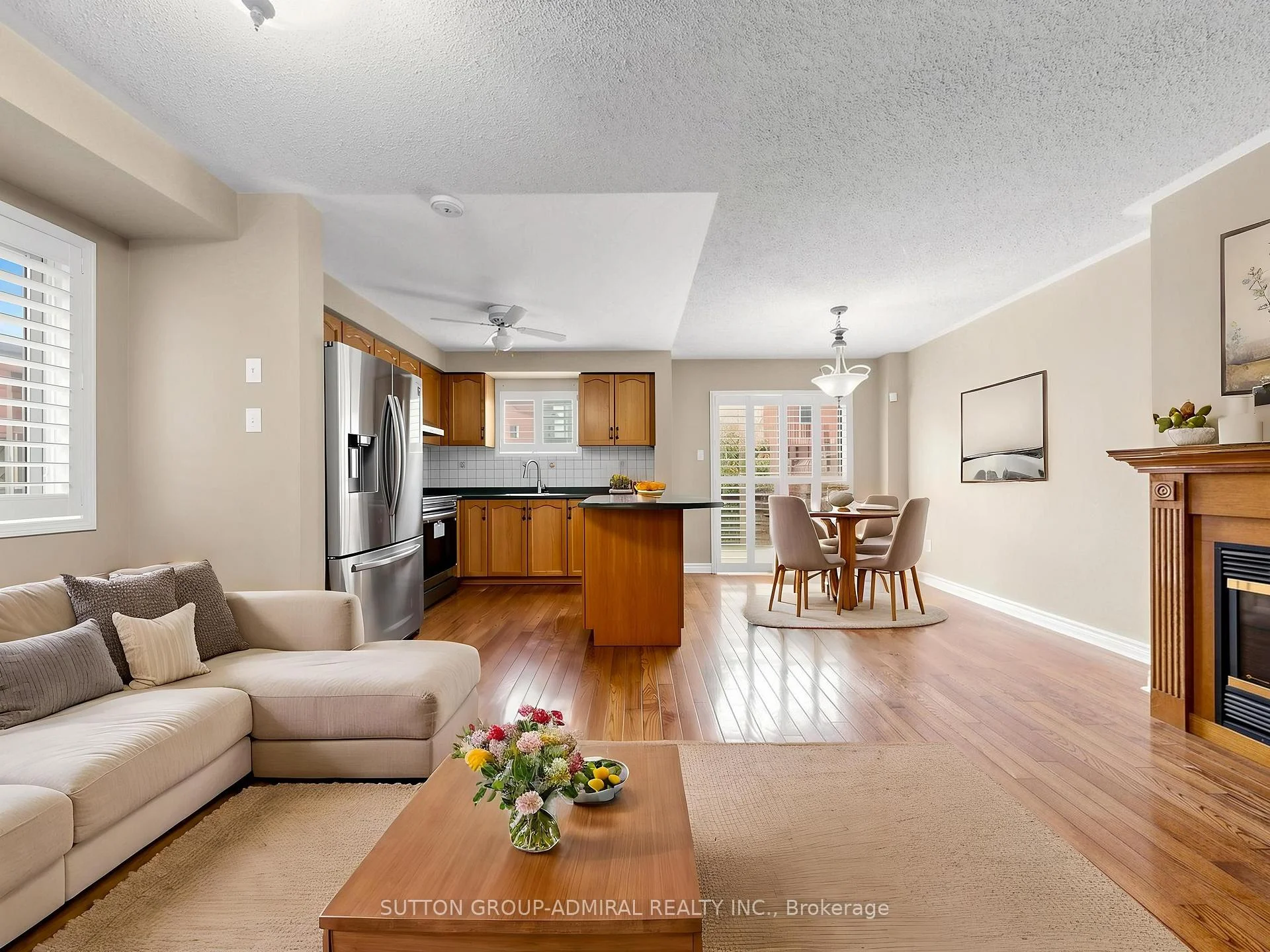 Photo 4 of 225 Kelso Crescent, Vaughan, Maple — HOMEH