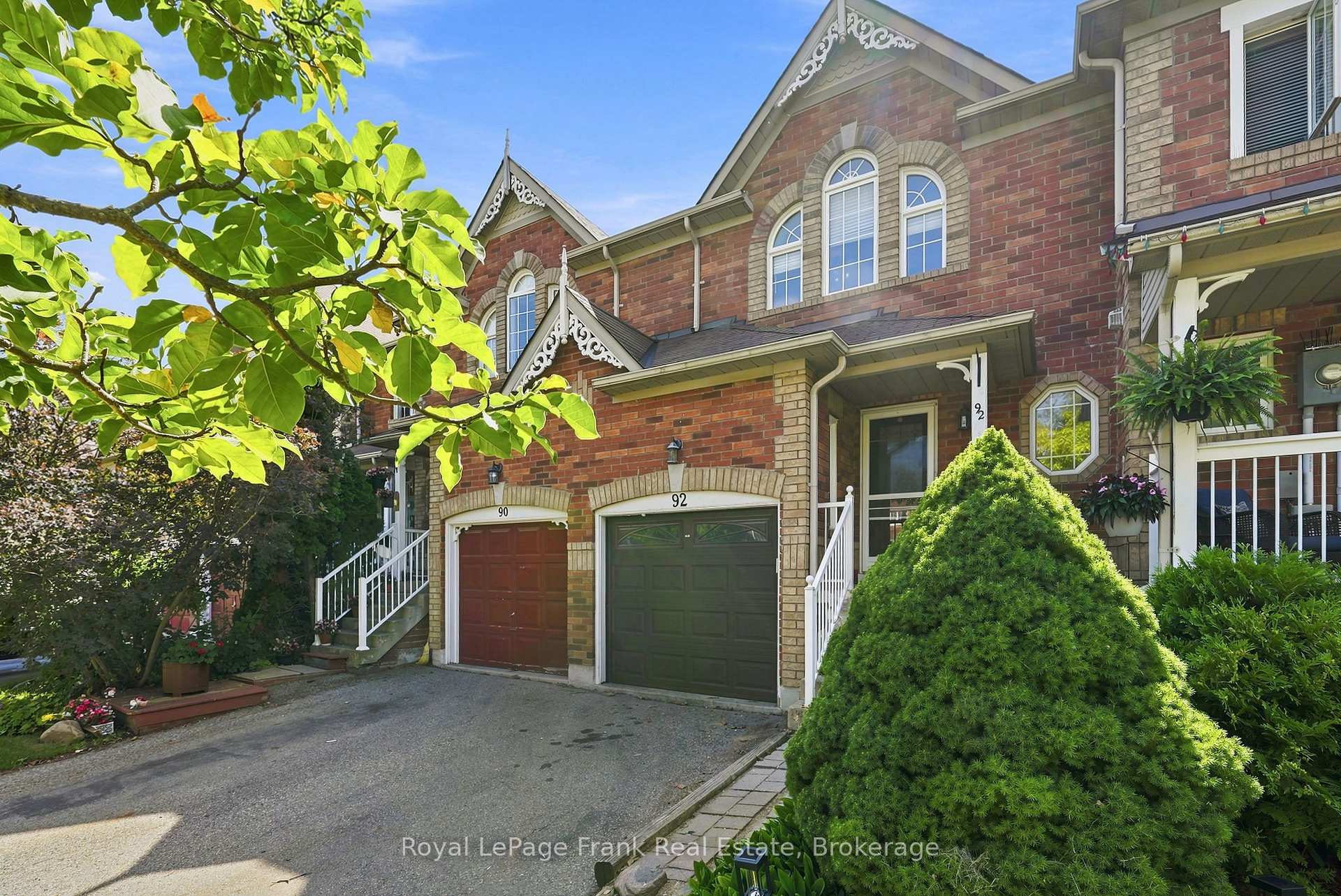 Photo 3 of 92 Tremount Street, Whitby, Brooklin — HOMEH