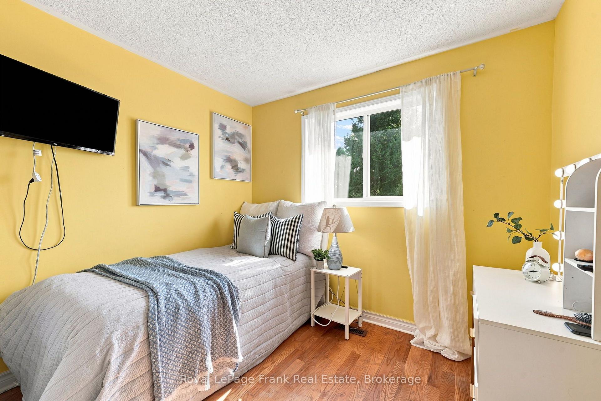 Photo 20 of 92 Tremount Street, Whitby, Brooklin — HOMEH