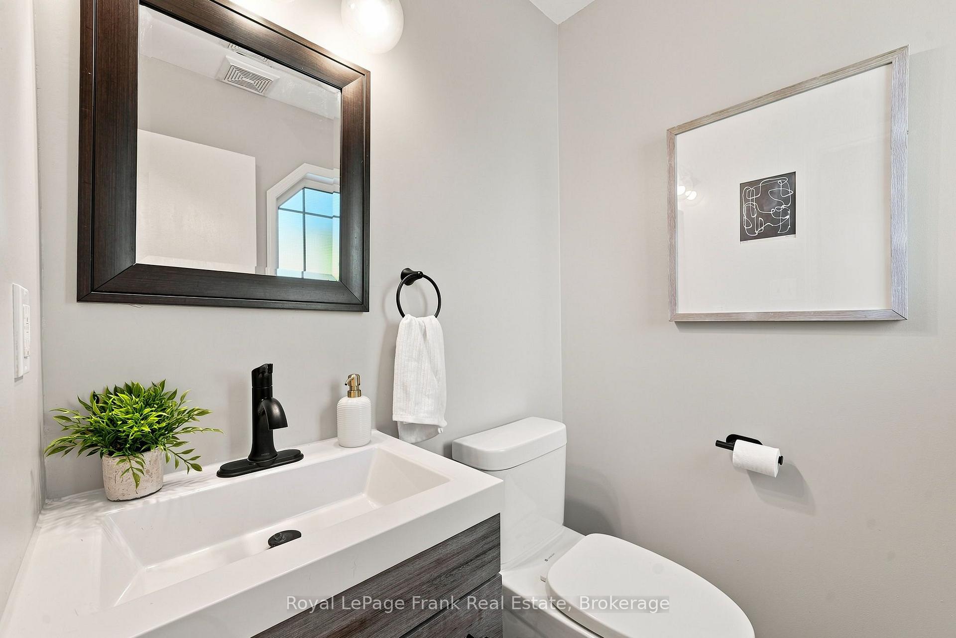 Photo 25 of 92 Tremount Street, Whitby, Brooklin — HOMEH