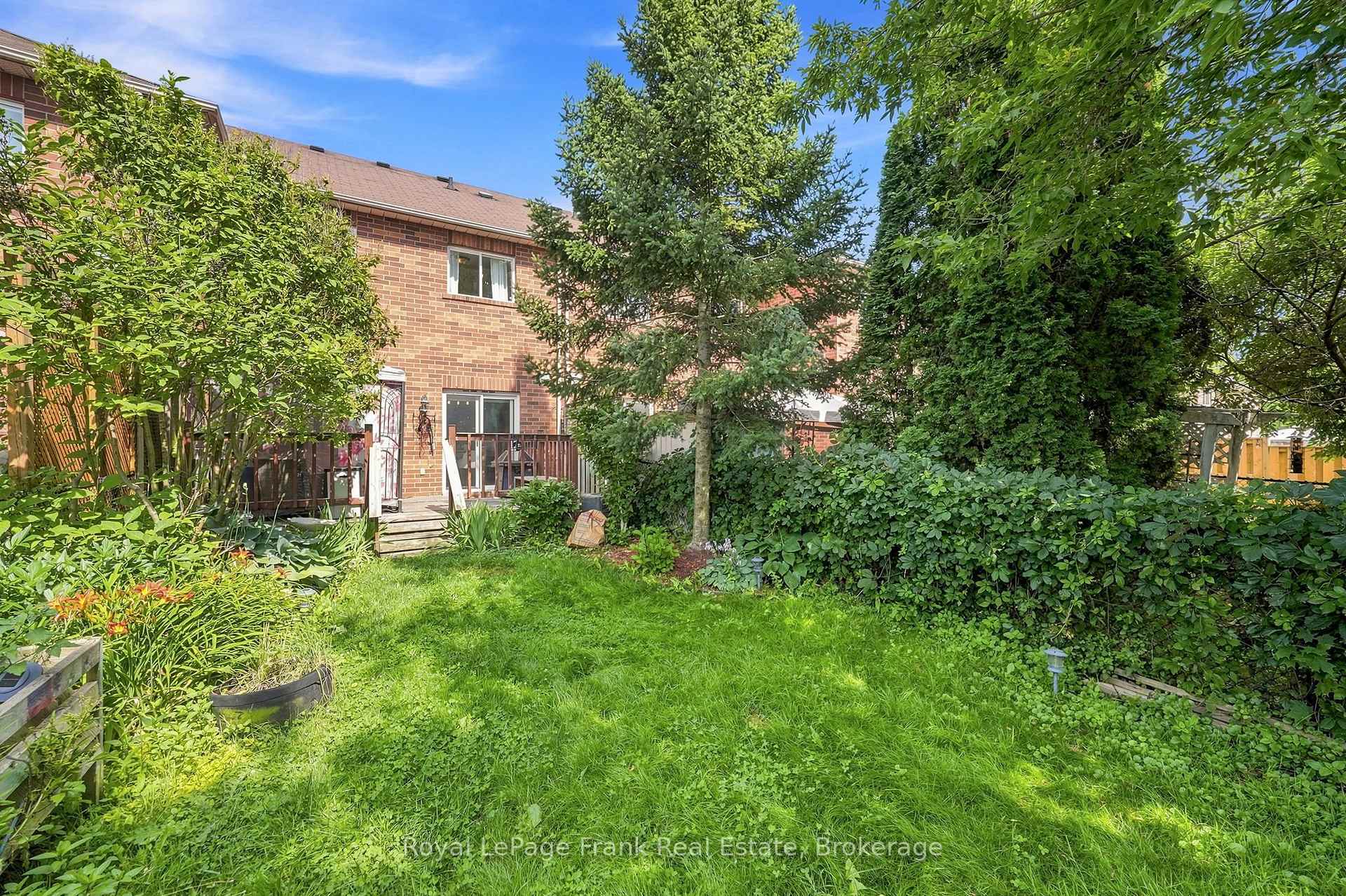 Photo 32 of 92 Tremount Street, Whitby, Brooklin — HOMEH