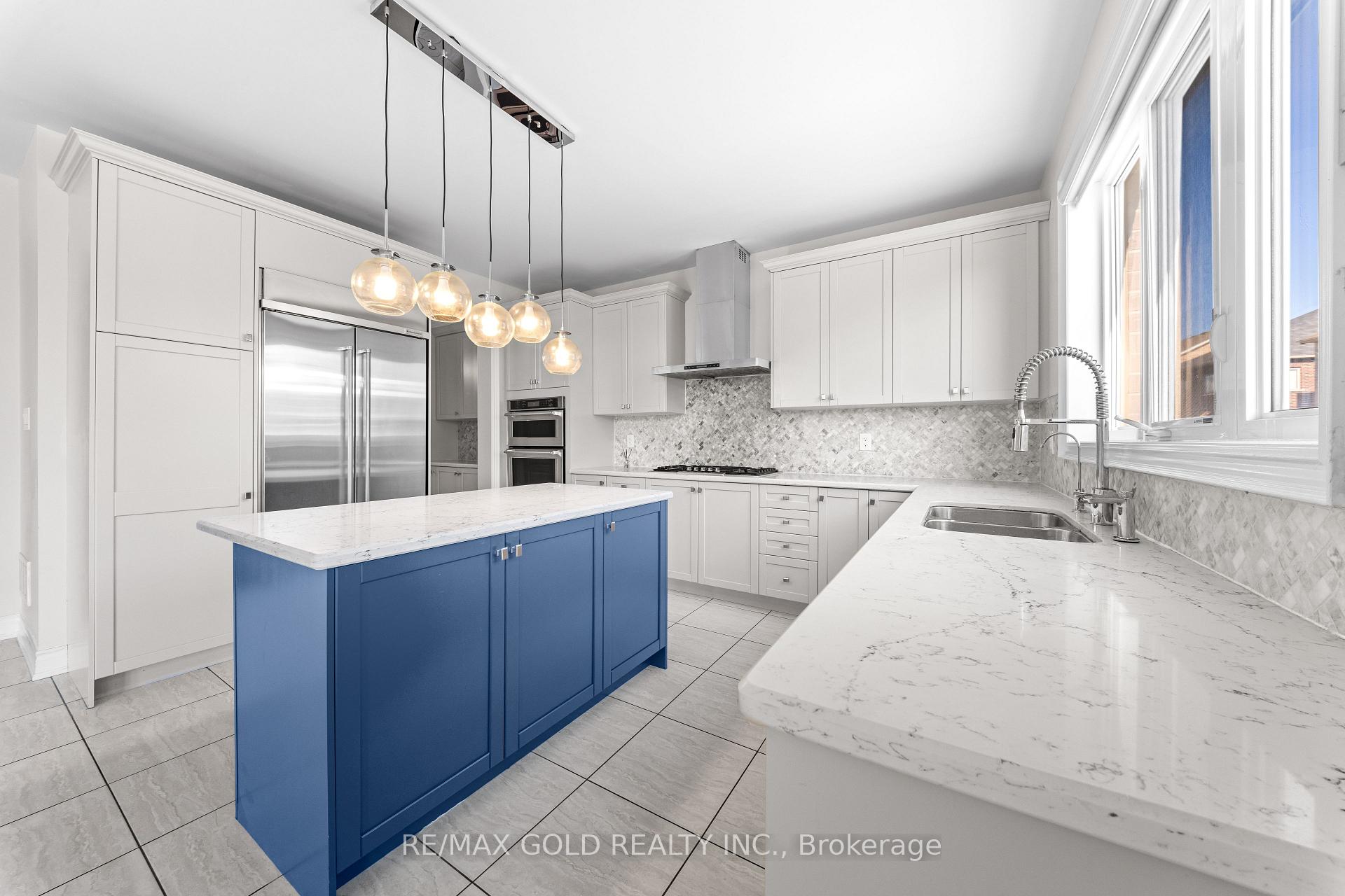 Photo 7 of 600 Mactier Drive, Vaughan, Kleinburg — HOMEH