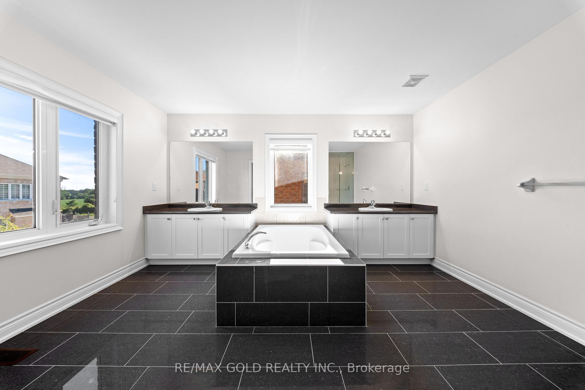 Photo 20 of 600 Mactier Drive, Vaughan, Kleinburg — HOMEH