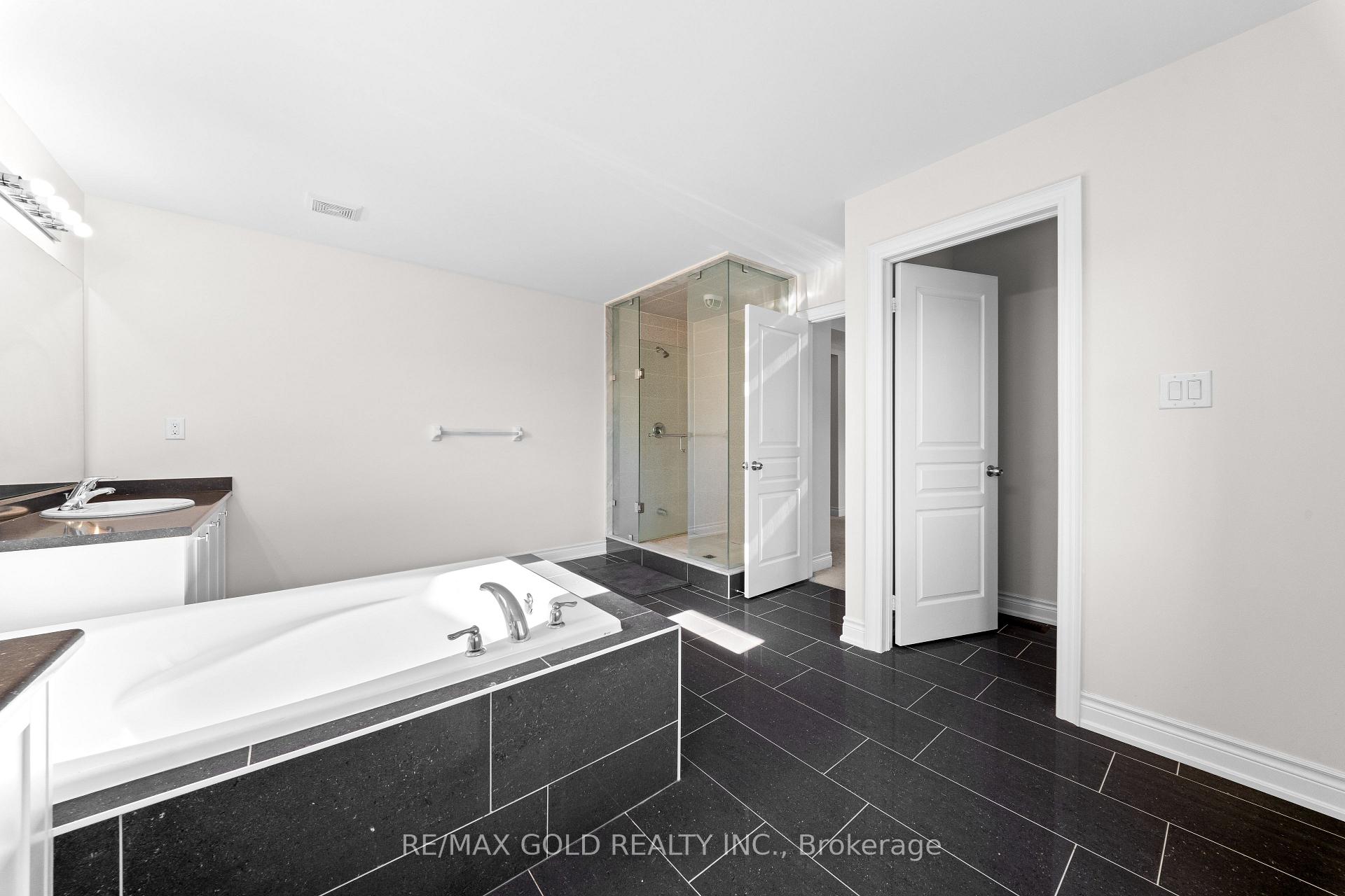 Photo 21 of 600 Mactier Drive, Vaughan, Kleinburg — HOMEH