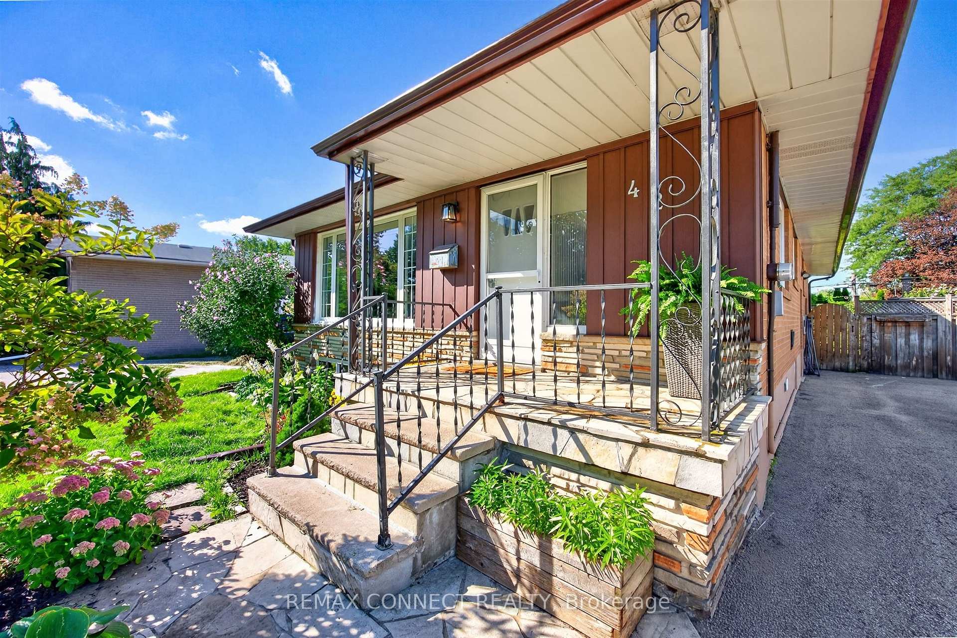 Photo 1 of 42 Bainhart Crescent, Scarborough, Woburn — HOMEH