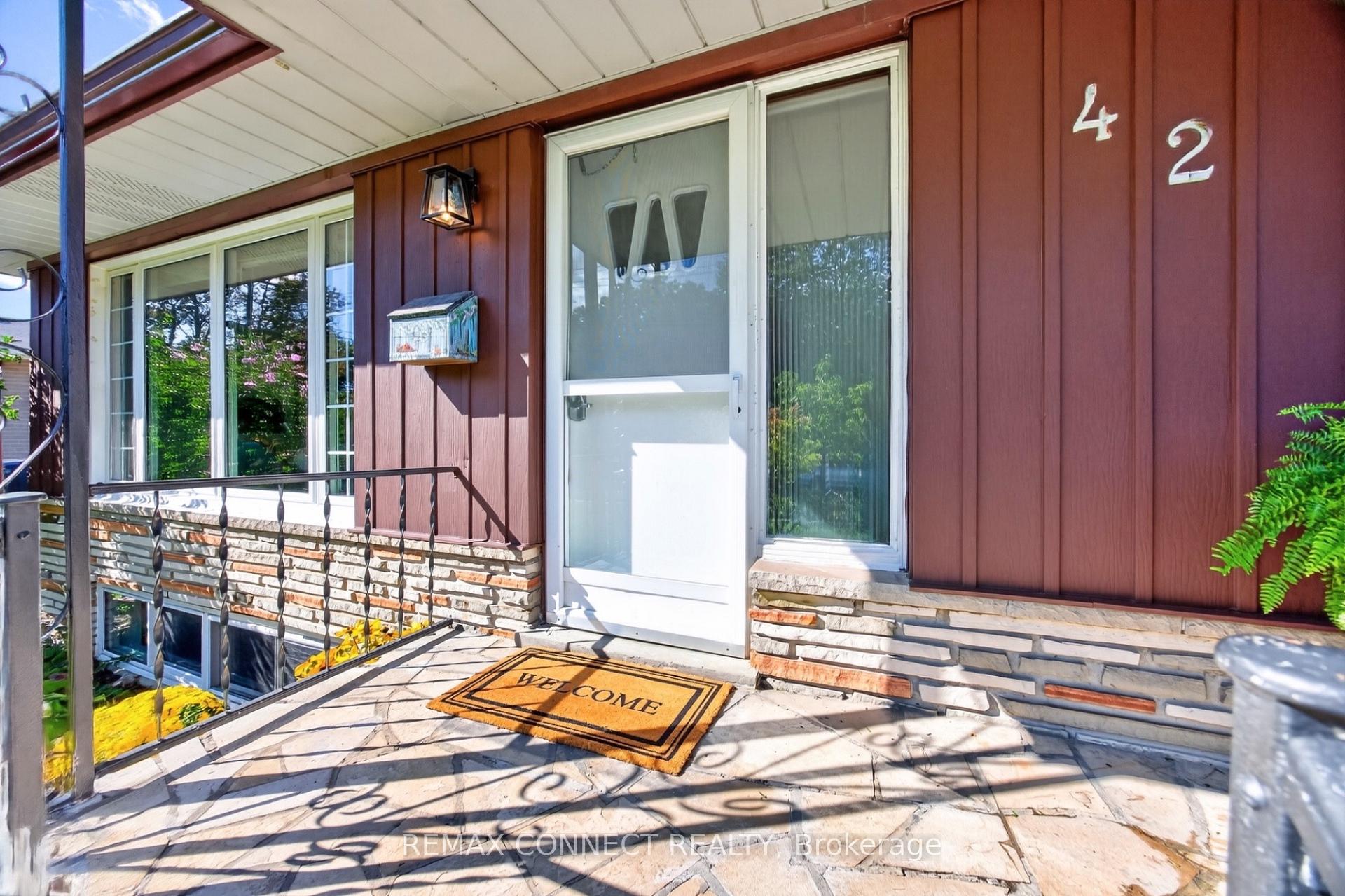 Photo 2 of 42 Bainhart Crescent, Scarborough, Woburn — HOMEH
