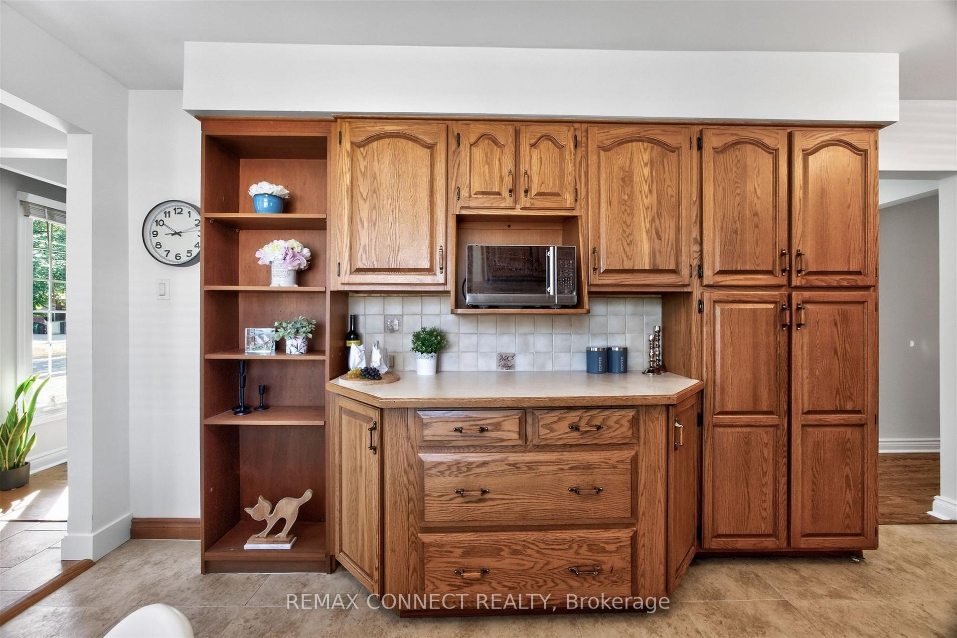 Photo 11 of 42 Bainhart Crescent, Scarborough, Woburn — HOMEH