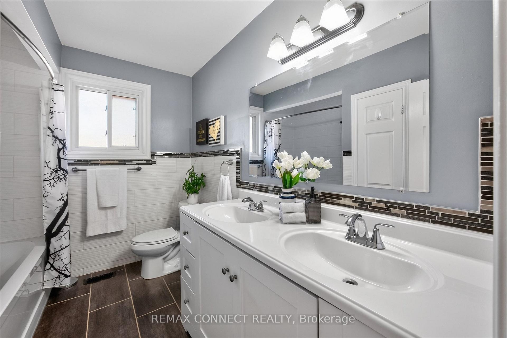 Photo 16 of 42 Bainhart Crescent, Scarborough, Woburn — HOMEH