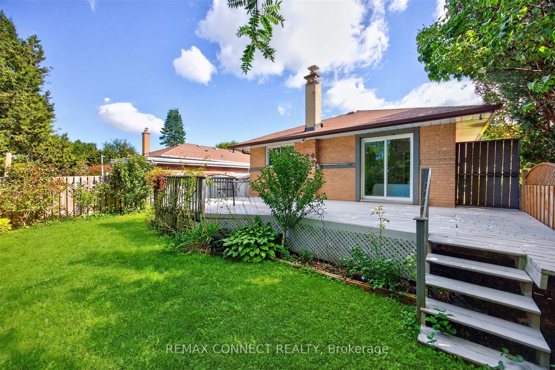 Photo 24 of 42 Bainhart Crescent, Scarborough, Woburn — HOMEH