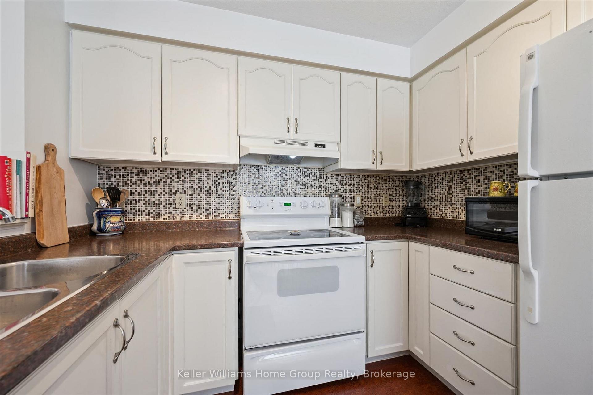Photo 11 of 36 Patrick Boulevard, Centre Wellington, Elora/Salem — HOMEH