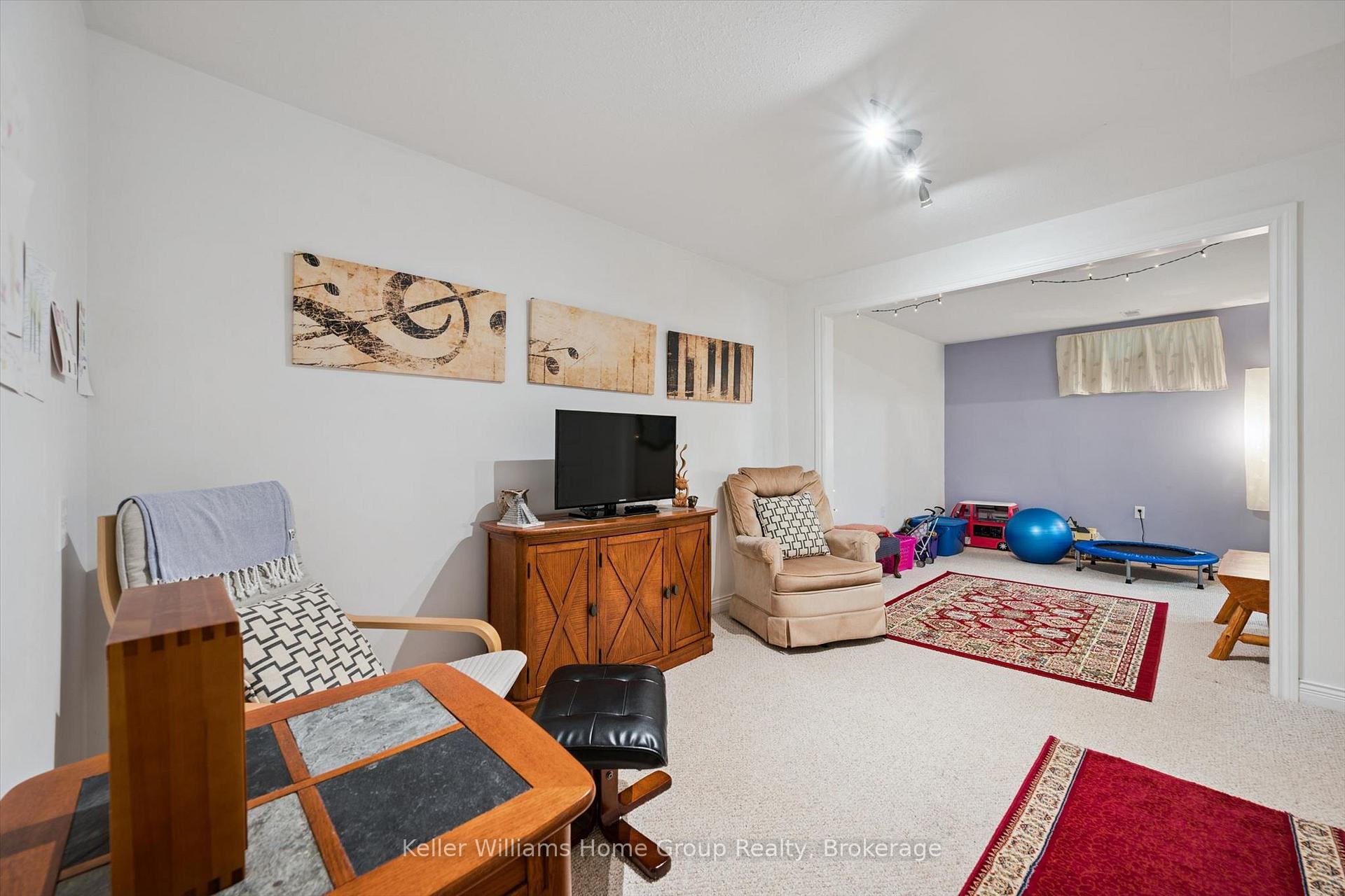 Photo 30 of 36 Patrick Boulevard, Centre Wellington, Elora/Salem — HOMEH