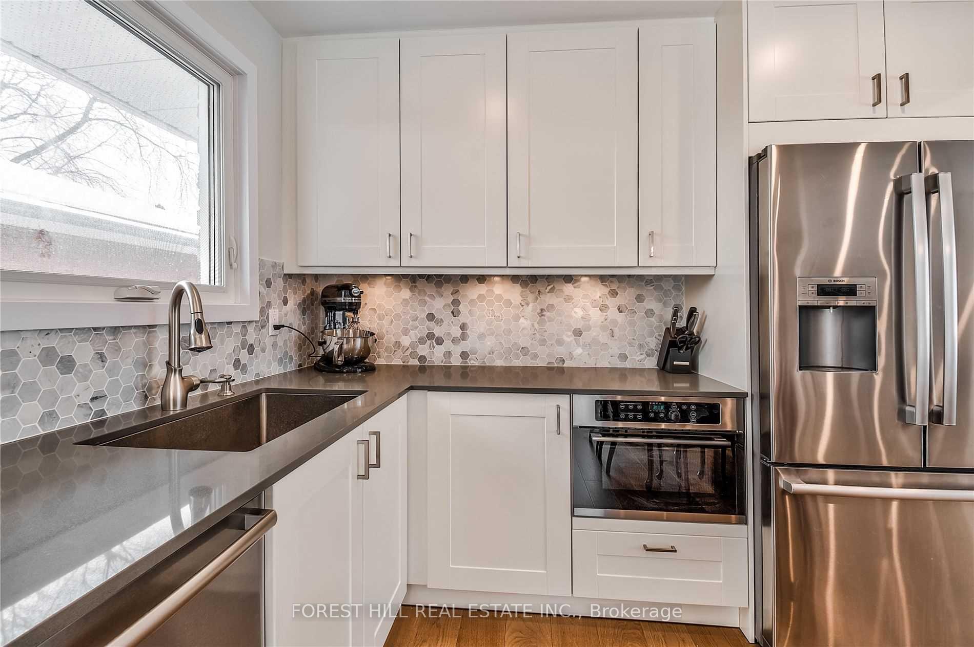Photo 5 of 3 Shakespeare Drive, Guelph, Victoria North — HOMEH