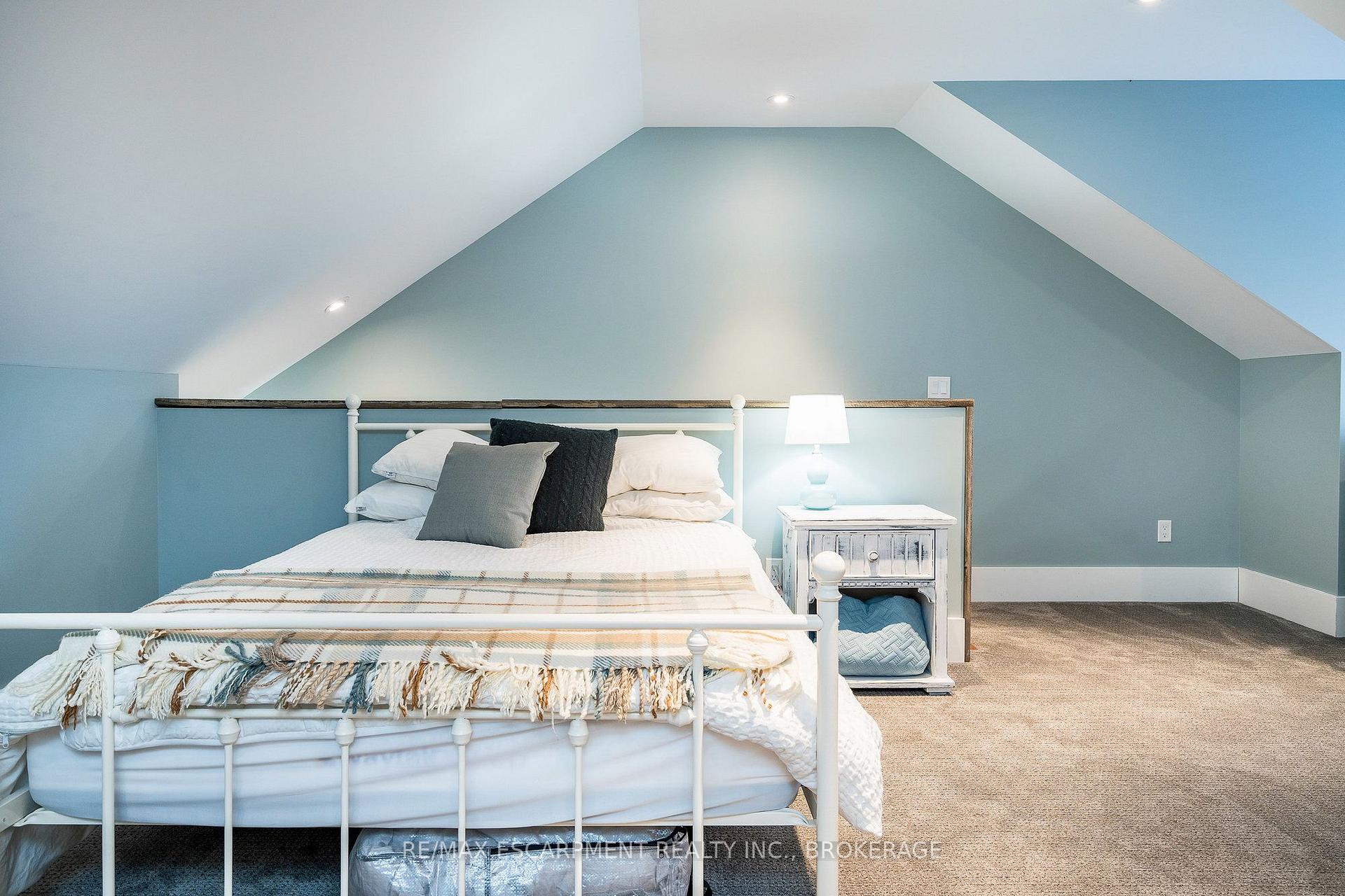 Photo 23 of 4 Buckingham Boulevard, Collingwood — HOMEH
