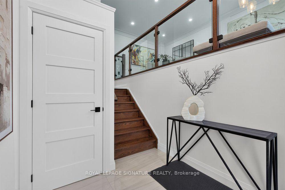 Photo 3 of 48 B Maybourne Ave, Scarborough, Clairlea-Birchmount — HOMEH