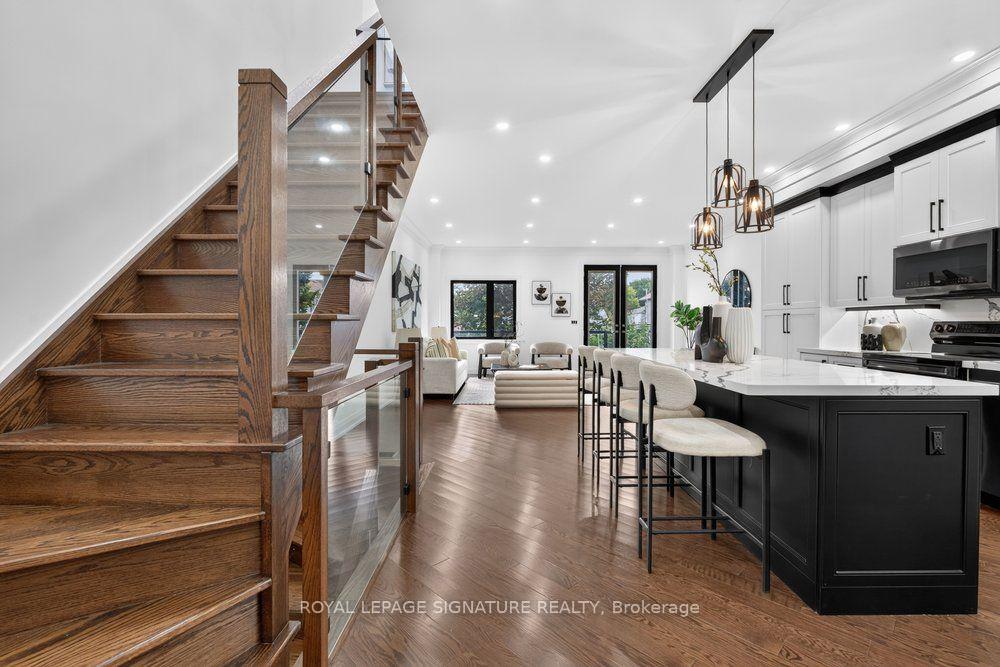 Photo 11 of 48 B Maybourne Ave, Scarborough, Clairlea-Birchmount — HOMEH