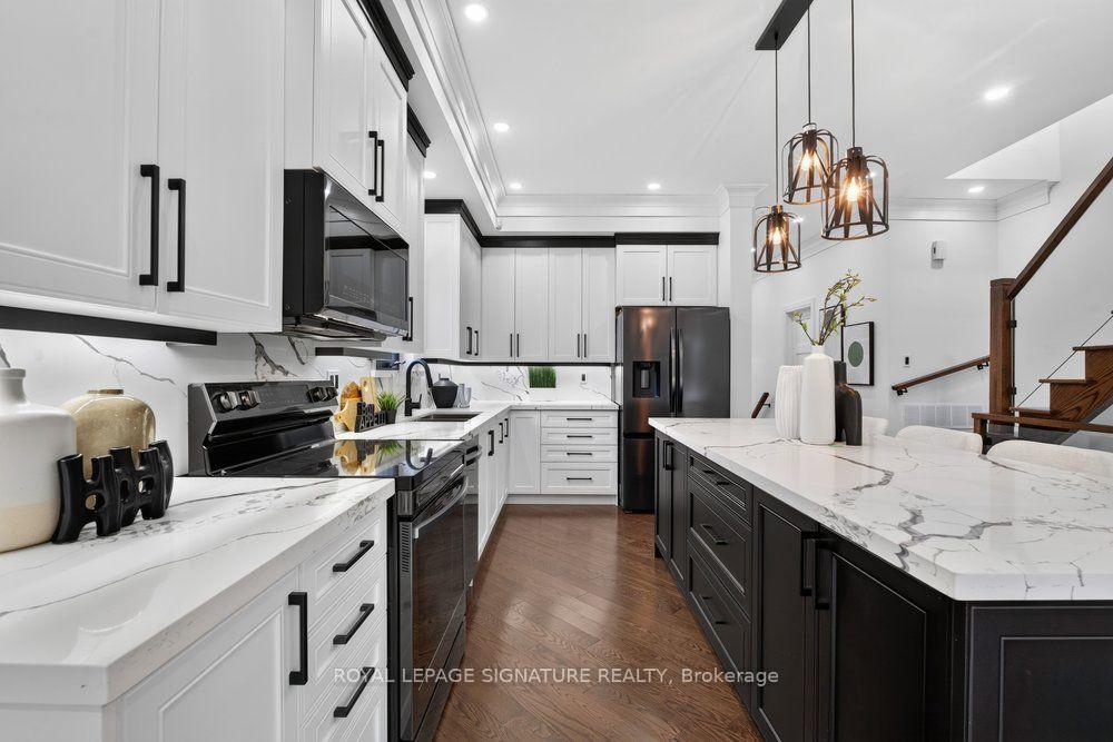 Photo 14 of 48 B Maybourne Ave, Scarborough, Clairlea-Birchmount — HOMEH