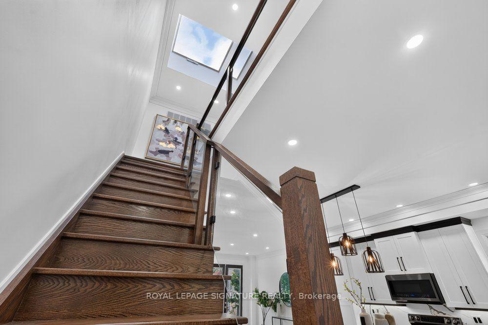 Photo 23 of 48 B Maybourne Ave, Scarborough, Clairlea-Birchmount — HOMEH