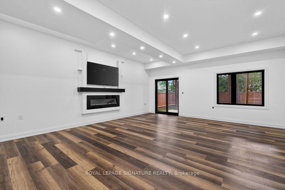 Photo 41 of 48 B Maybourne Ave, Scarborough, Clairlea-Birchmount — HOMEH