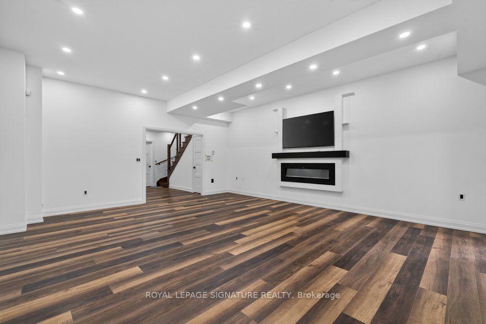 Photo 42 of 48 B Maybourne Ave, Scarborough, Clairlea-Birchmount — HOMEH