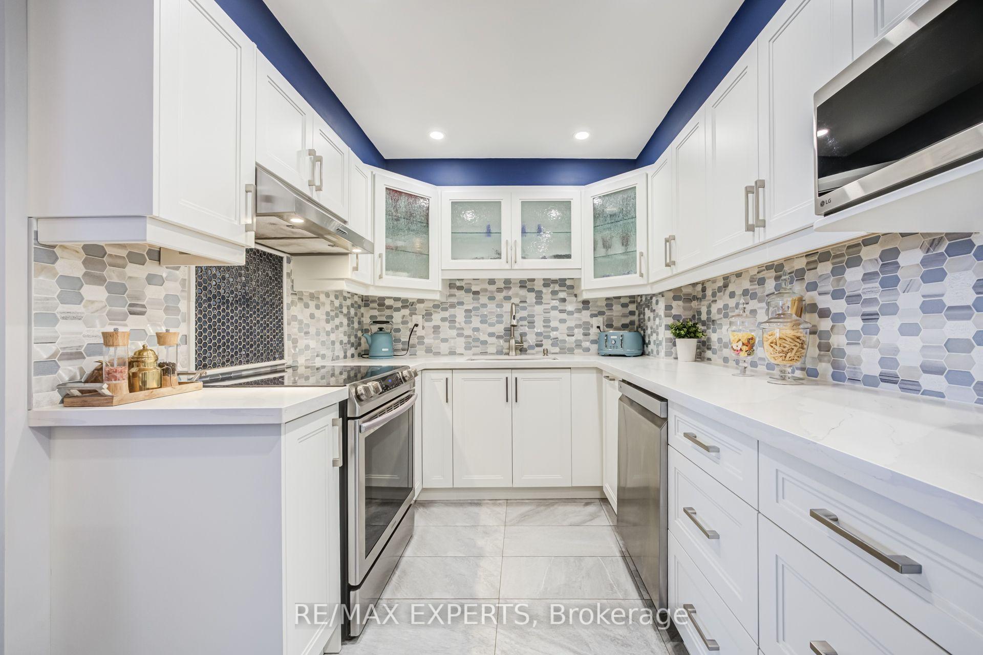 Photo 7 of Unit 1104, 130 Neptune Drive, Toronto, Englemount-Lawrence — HOMEH