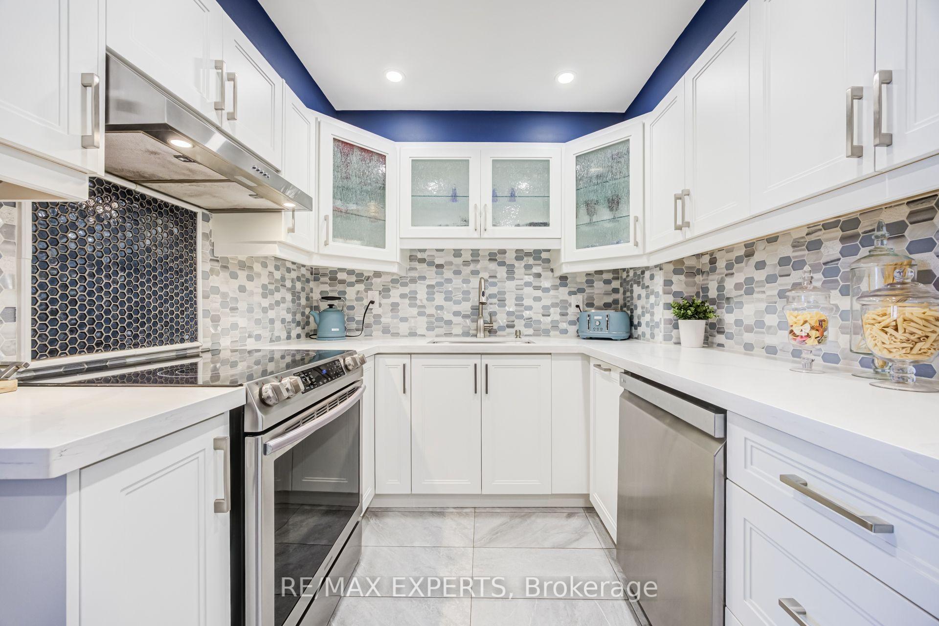 Photo 9 of Unit 1104, 130 Neptune Drive, Toronto, Englemount-Lawrence — HOMEH