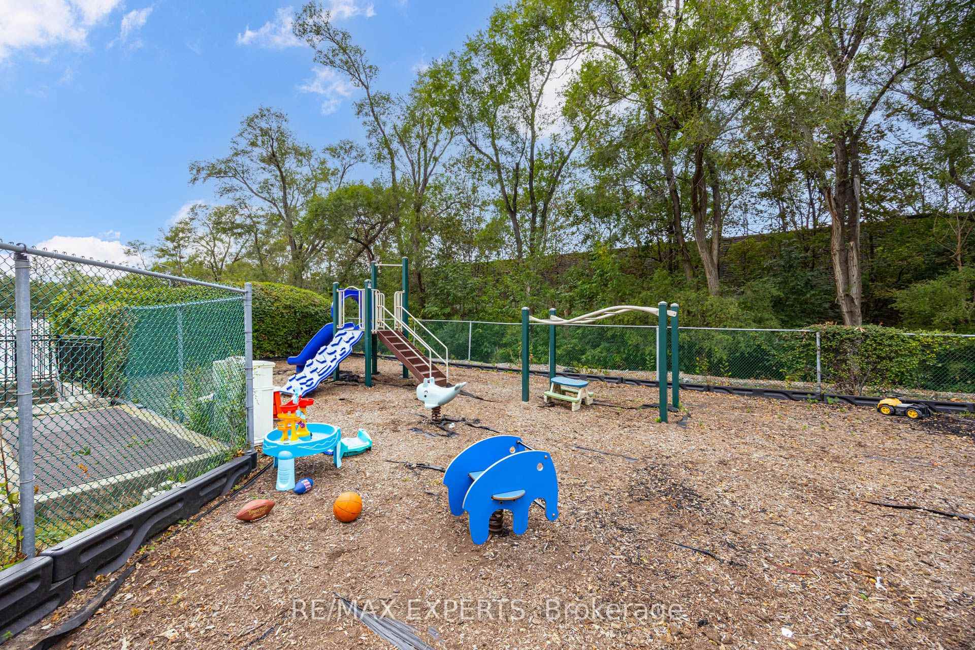 Photo 36 of Unit 1104, 130 Neptune Drive, Toronto, Englemount-Lawrence — HOMEH