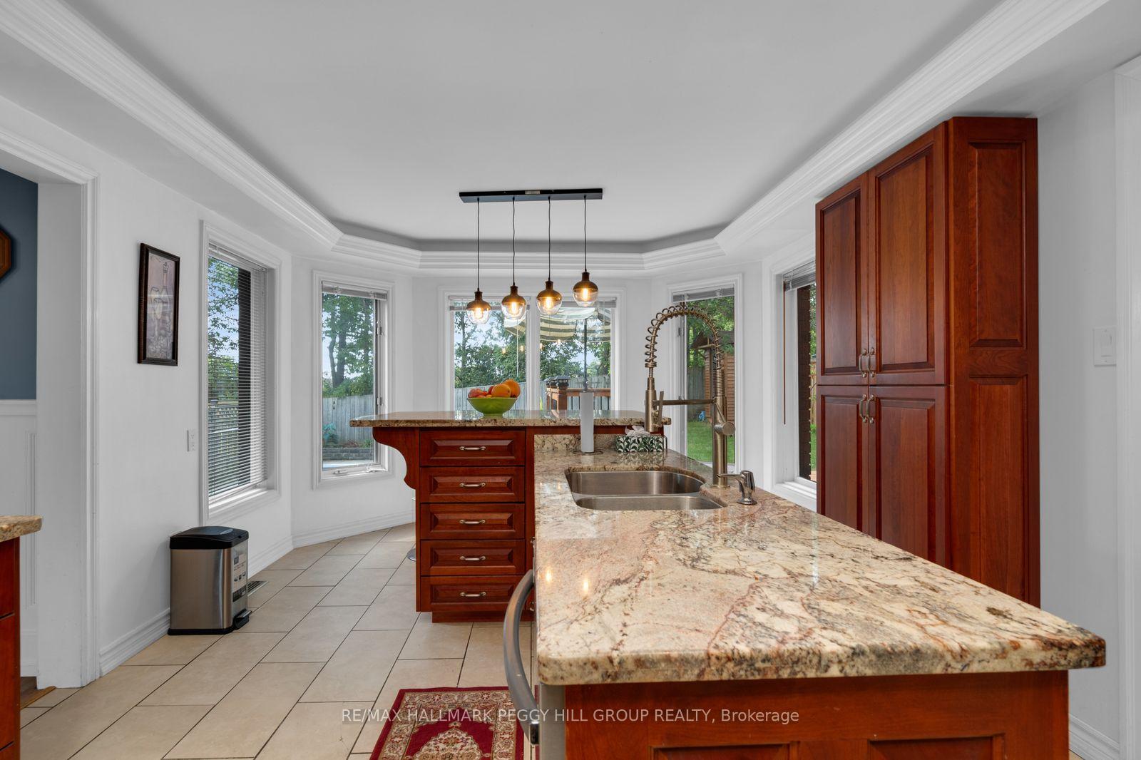 Photo 5 of 320 Leacock Drive, Barrie, Letitia Heights — HOMEH