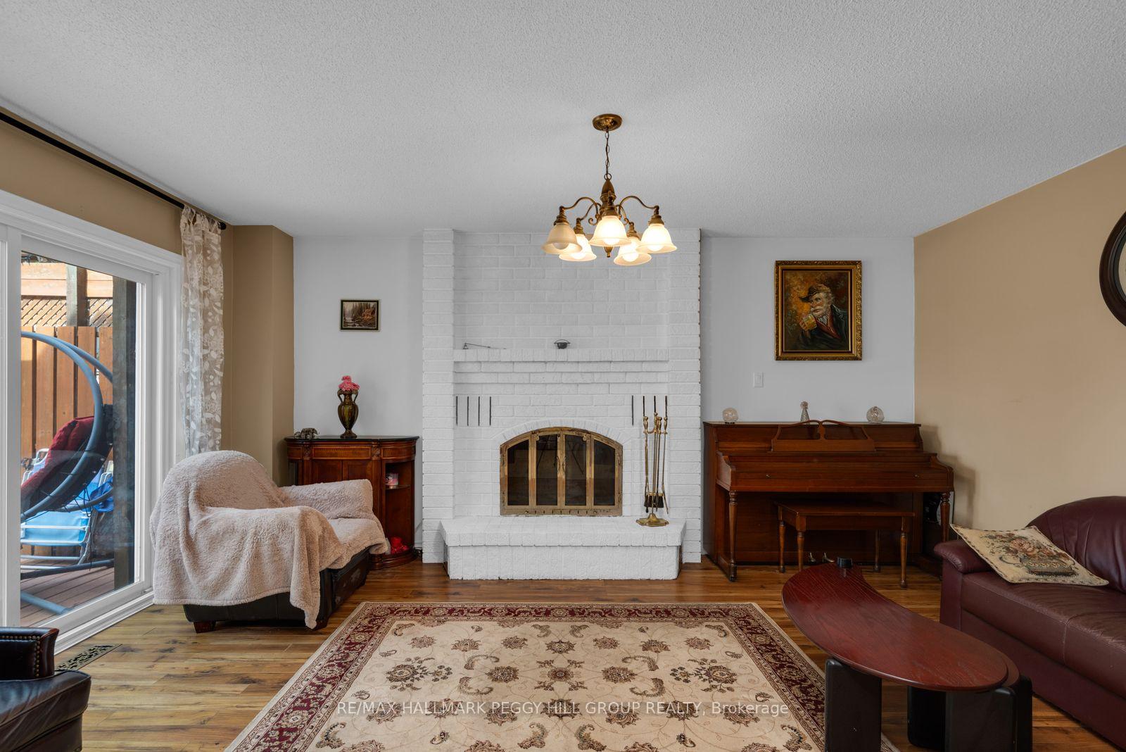 Photo 6 of 320 Leacock Drive, Barrie, Letitia Heights — HOMEH