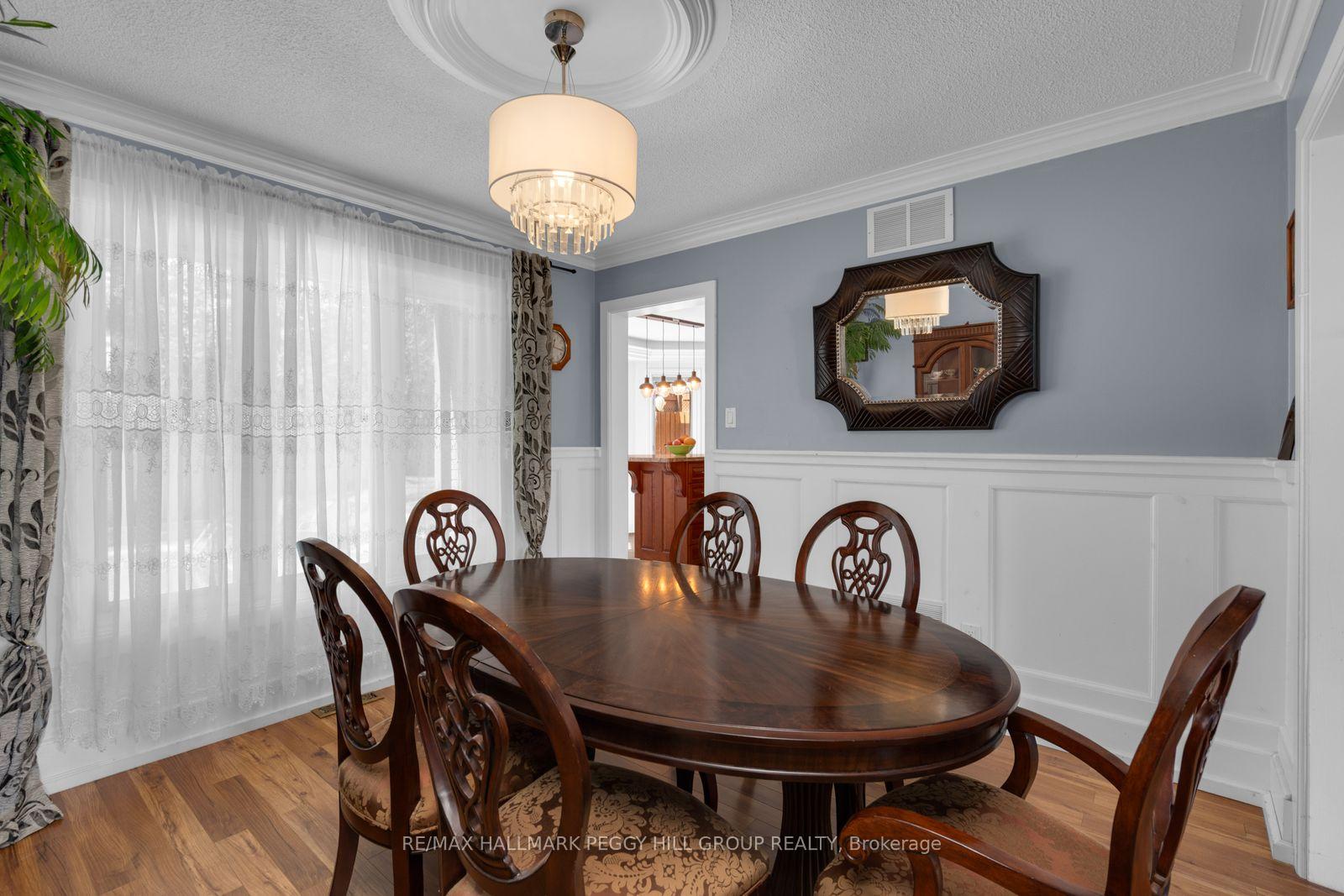 Photo 7 of 320 Leacock Drive, Barrie, Letitia Heights — HOMEH