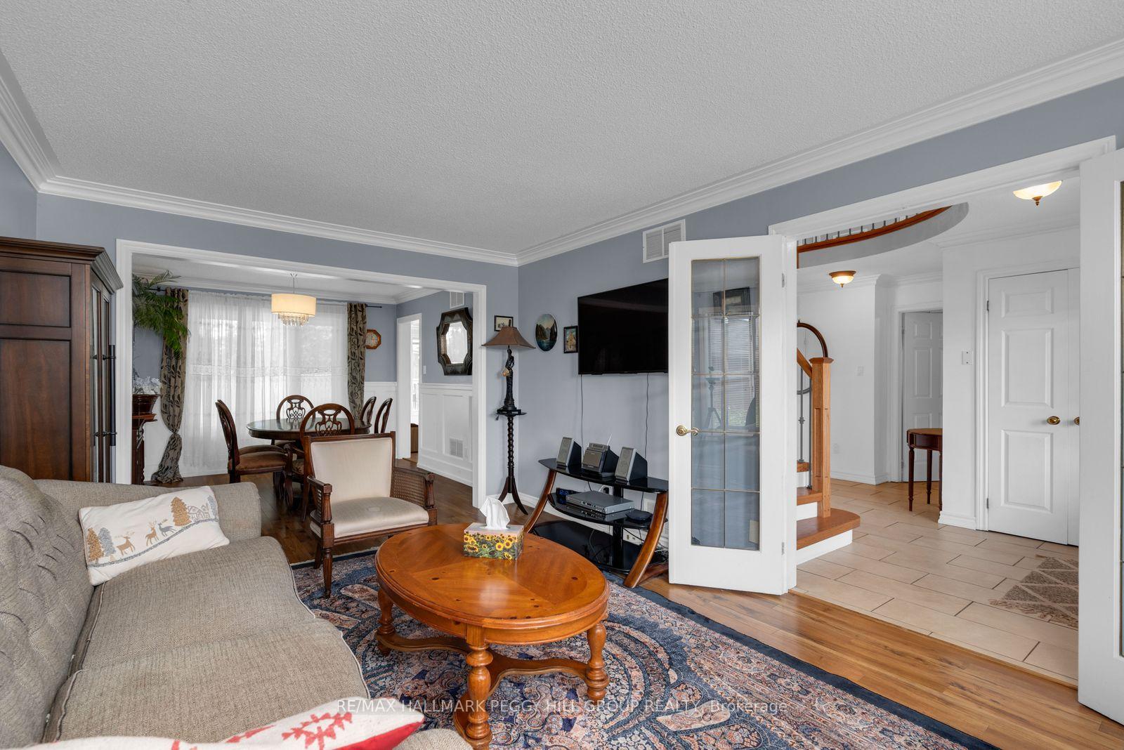 Photo 8 of 320 Leacock Drive, Barrie, Letitia Heights — HOMEH