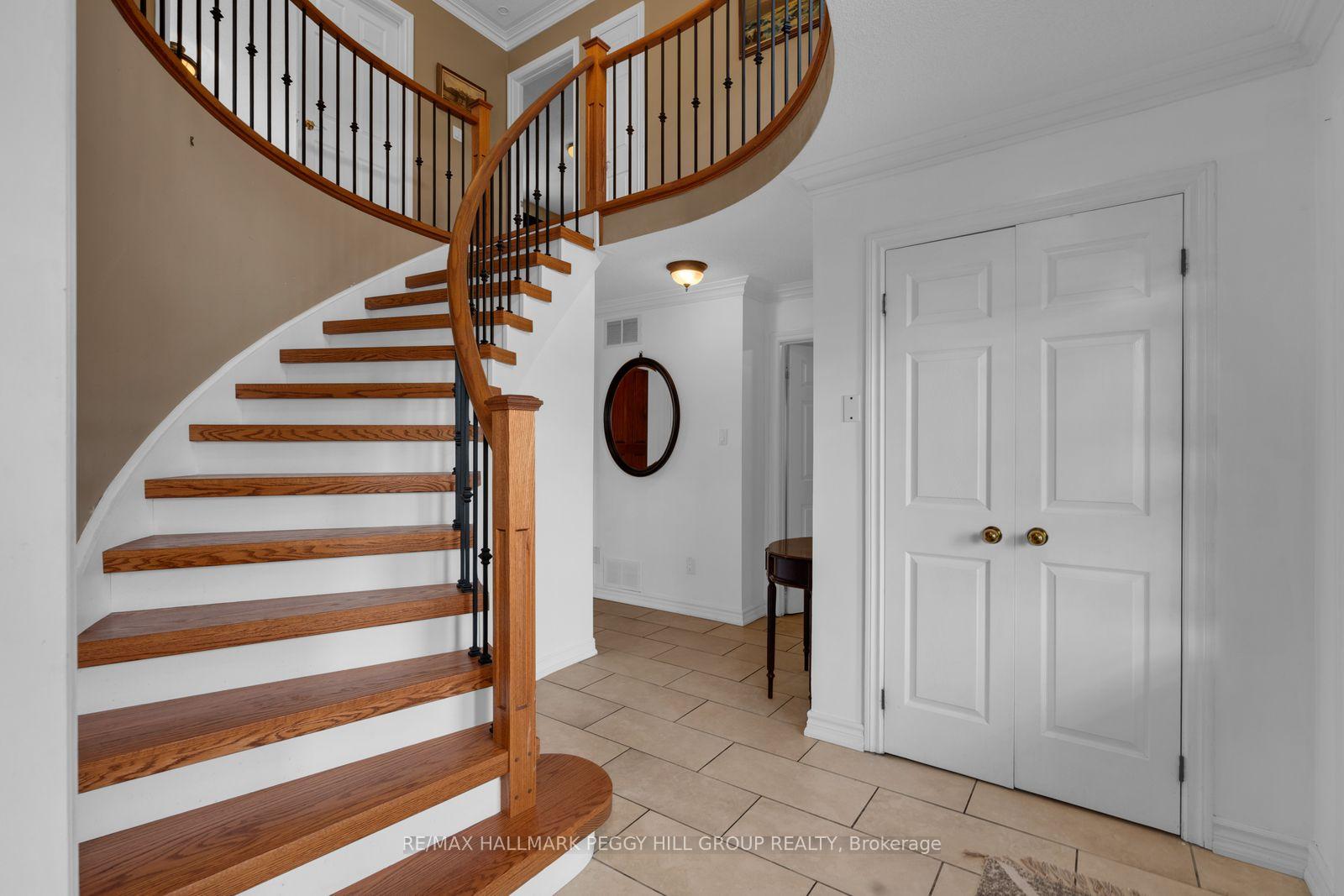 Photo 10 of 320 Leacock Drive, Barrie, Letitia Heights — HOMEH